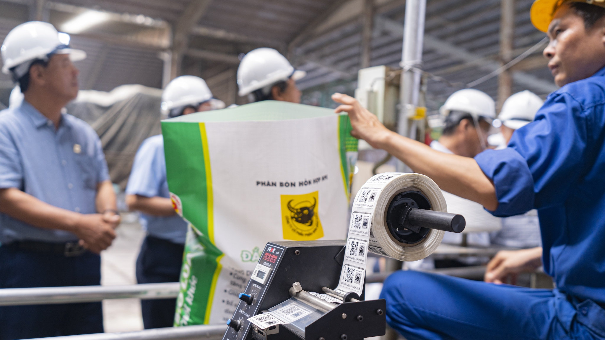 Hệ thống RFID tích hợp QR Code hướng đến mục tiêu kết nối dữ liệu, chuyển giao tri thức và gia tăng trải nghiệm cho người sử dụng phân bón