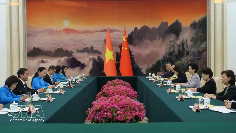 The meeting between representatives of the Vietnam Women's Union and the All-China Women's Federation in Beijing on September 17 (Photo: VNA)