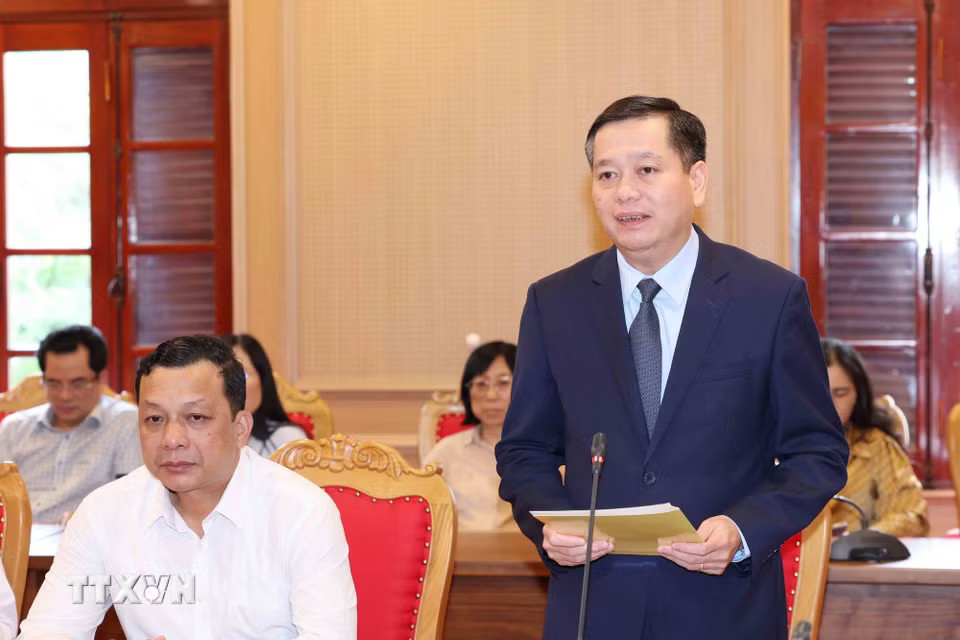 Đồng chí Nguyễn Long Hải, Ủy viên Trung ương Đảng, Phó Bí thư Thường trực Đảng ủy các cơ quan Đảng Trung ương phát biểu tại hội nghị