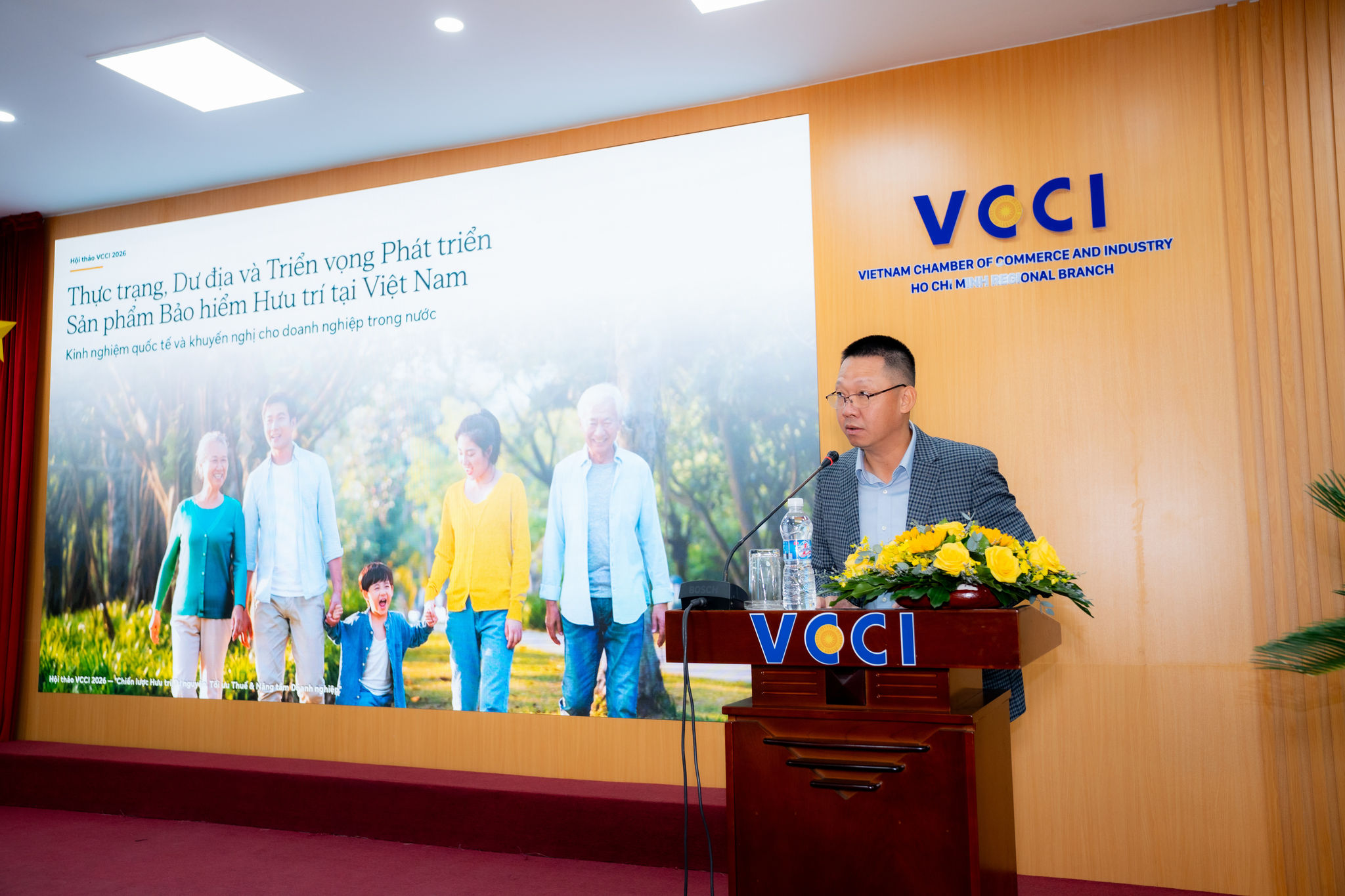 Ông Đào Quốc Bảo, Phó Tổng Giám đốc Khách hàng Doanh nghiệp tại Sun Life Việt Nam phát biểu tại buổi hội thảo.