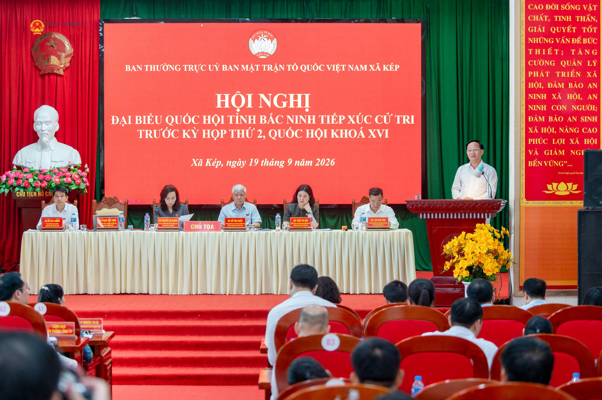 Phó Chủ tịch UBND tỉnh Phạm Văn Thịnh phát biểu làm rõ về các vấn đề liên quan đến công tác quản lý nhà nước thuộc thẩm quyền mà cử tri nêu