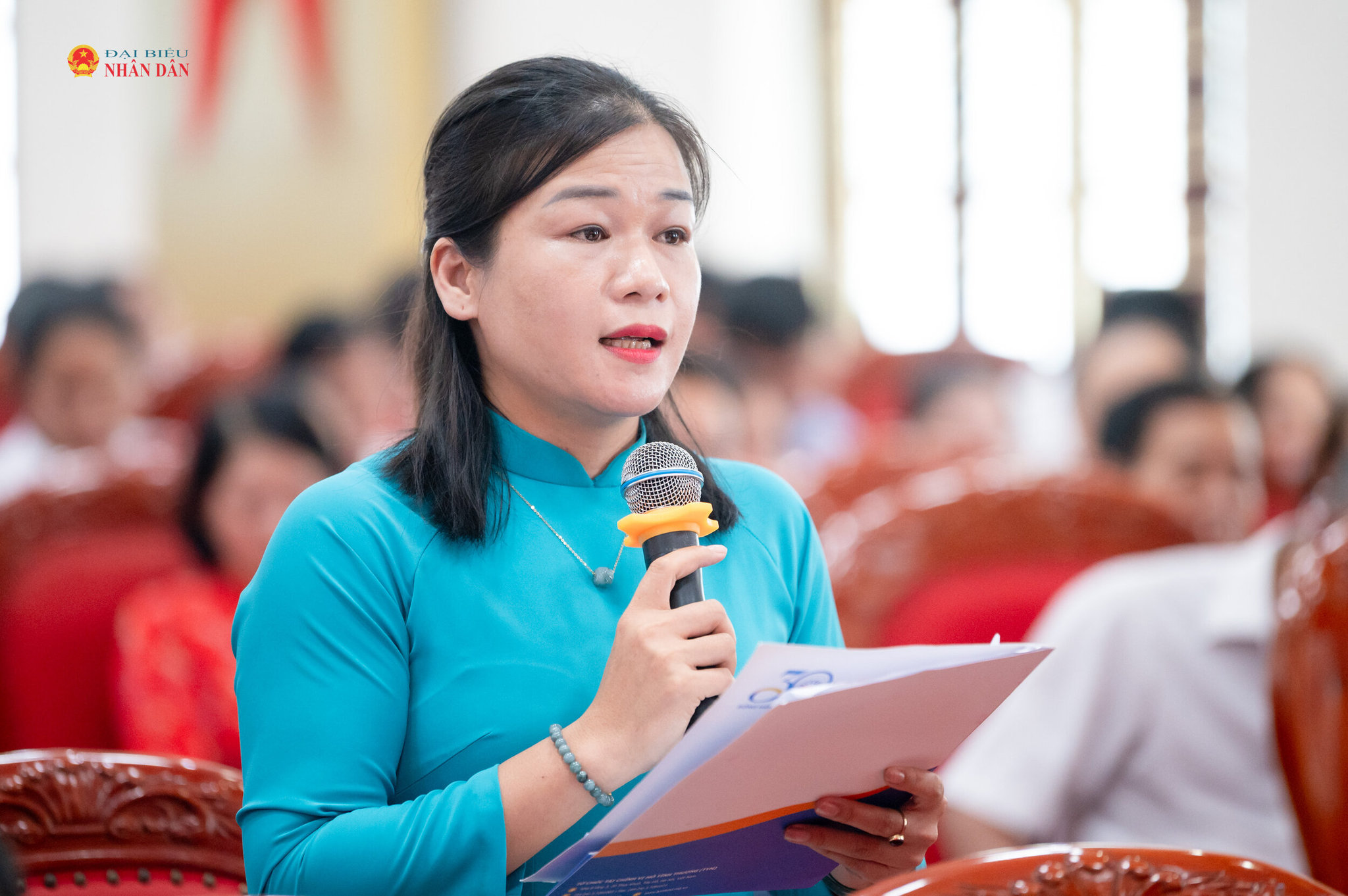 Phó Chủ tịch thường trực Ủy ban Mặt trận Tổ quốc Việt Nam xã Kép, kiêm Chủ tịch Hội Liên hiệp Phụ nữ xã Kép Trần Thị Huyền phát biểu ý kiến