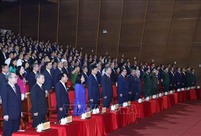 Tổng Bí thư, Chủ tịch nước Tô Lâm và các đại biểu thực hiện nghi lễ chào cờ