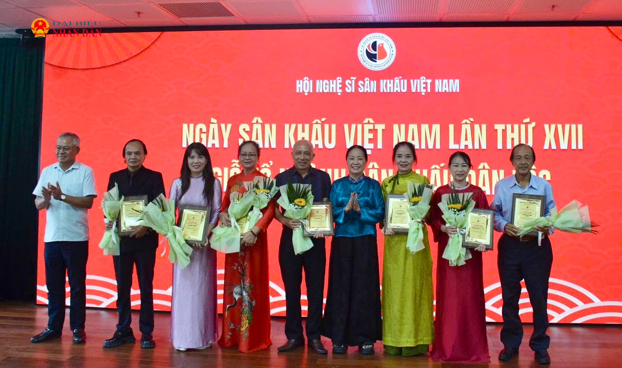 Hội Nghệ sĩ Sân khấu Việt Nam tri ân các nghệ sĩ có nhiều đóng góp cho nghệ thuật sân khấu trong năm qua
