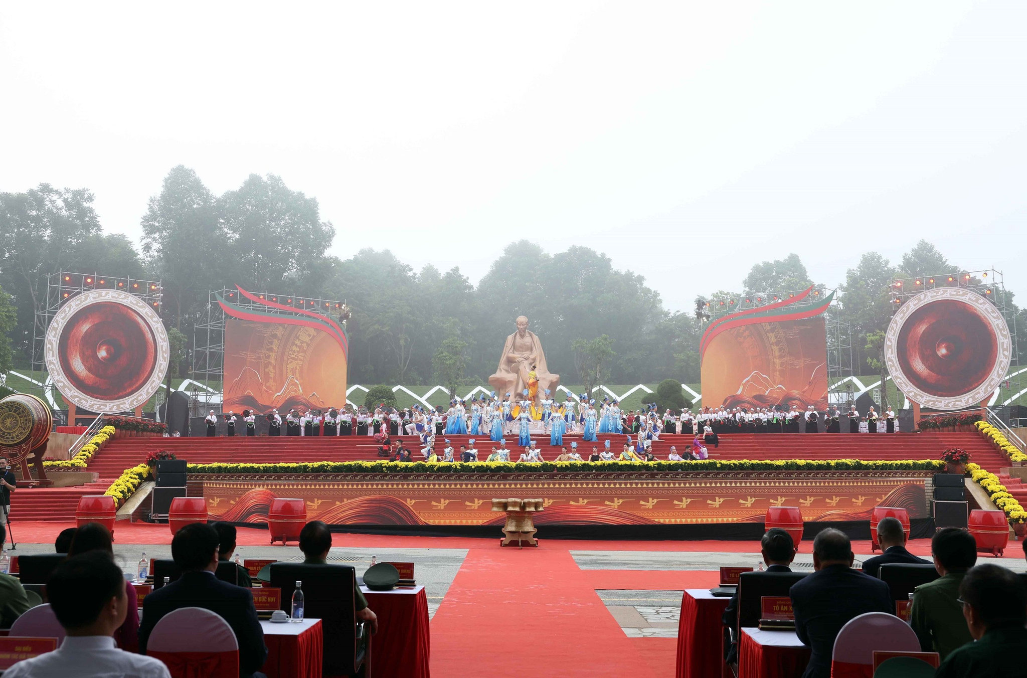 Chương trình biểu diễn nghệ thuật chào mừng tại Lễ kỷ nhiêm