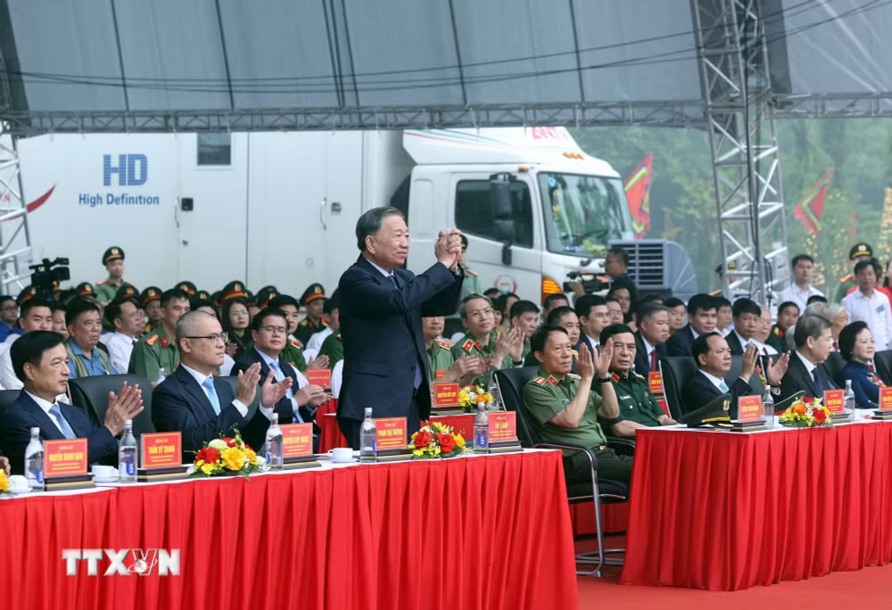 Tổng Bí thư, Chủ tịch nước Tô Lâm dự Lễ kỷ niệm 72 năm Ngày Bác Hồ về thăm Đền Hùng và khánh thành Tượng đài “Bác Hồ với Ngày hội non sông”. (Ảnh: Thống Nhất/TTXVN) Tổng Bí thư, Chủ tịch nước Tô Lâm dự Lễ kỷ niệm 72 năm Ngày Bác Hồ về thăm Đền Hùng và khánh thành Tượng đài “Bác Hồ với Ngày hội non sông”