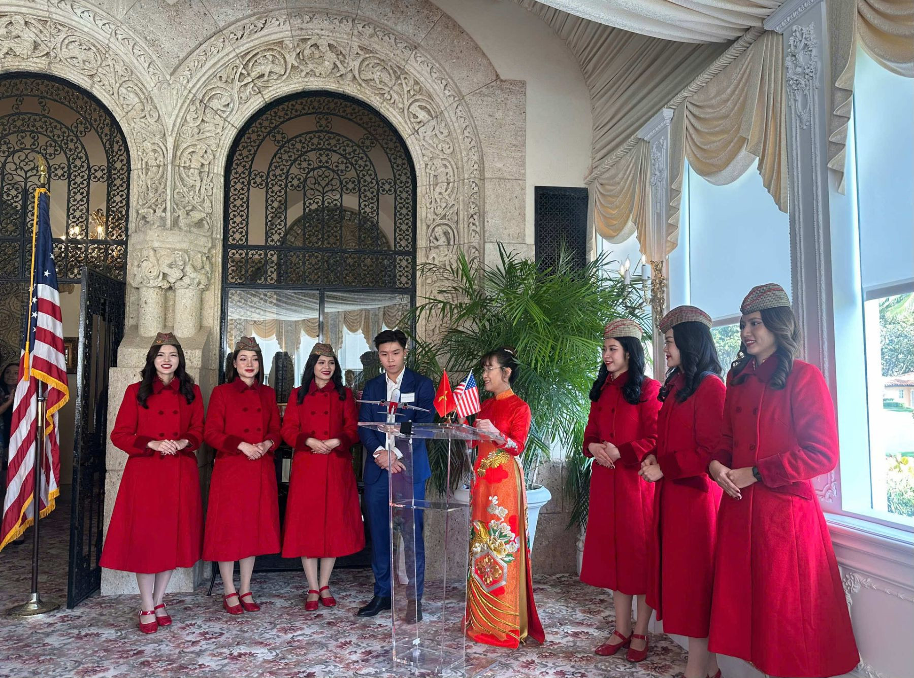 Tiến sĩ Nguyễn Thị Phương Thảo phát biểu tại dinh thự Mar-a-Lago
