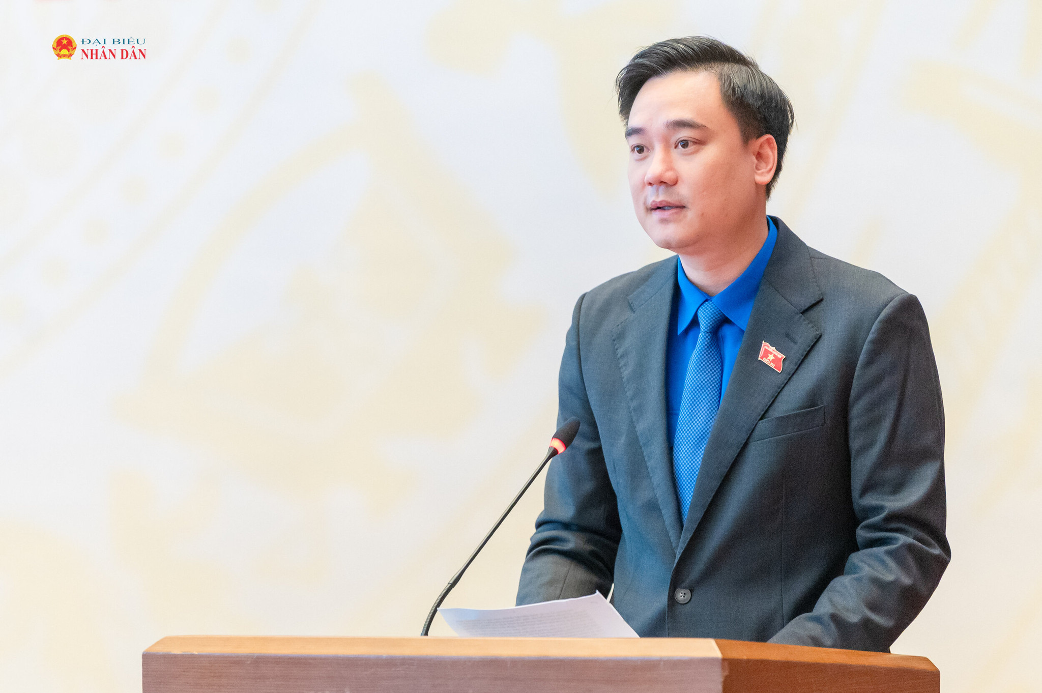 ĐBQH, Phó Chủ tịch Ủy ban Mặt trận Tổ quốc Việt Nam kiêm Bí thư Thành đoàn Trần Văn Đăng phát biểu