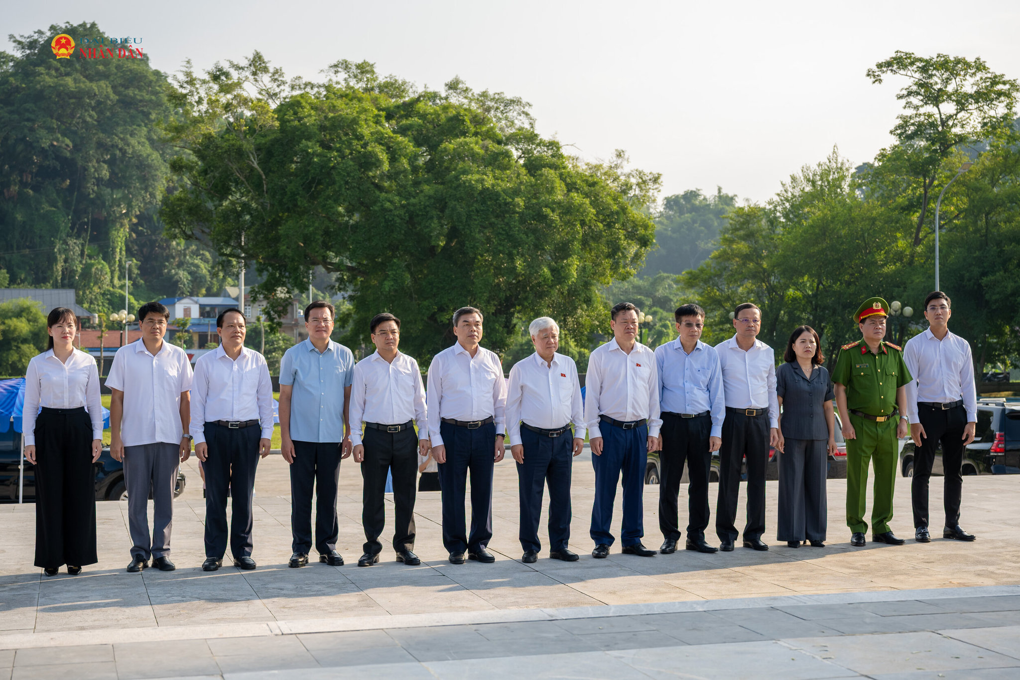Phó Chủ tịch Thường trực Quốc hội đã dâng hương tại Tượng đài Bác Hồ ở Tân Trào