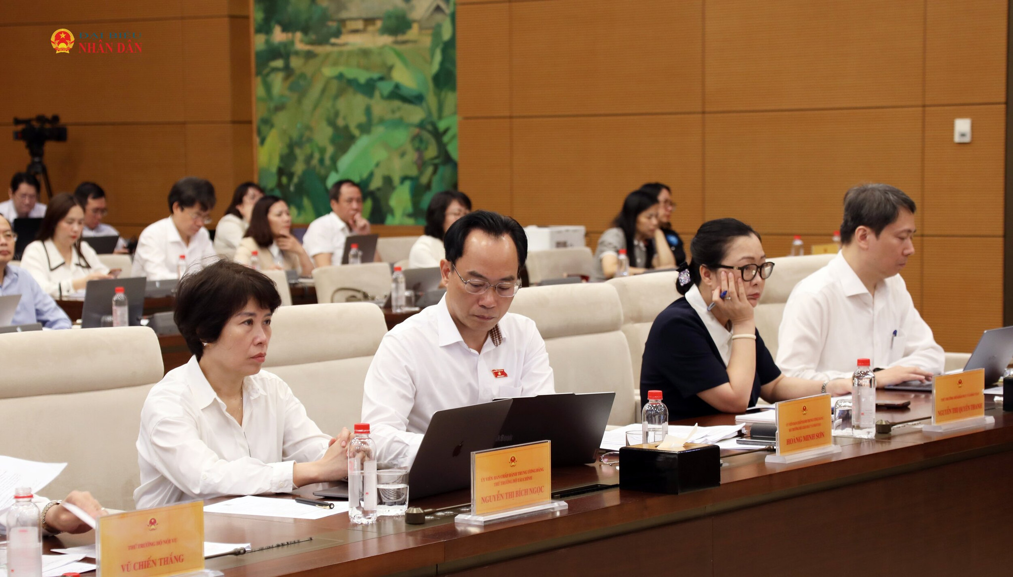 Các đại biểu dự phiên giải trình