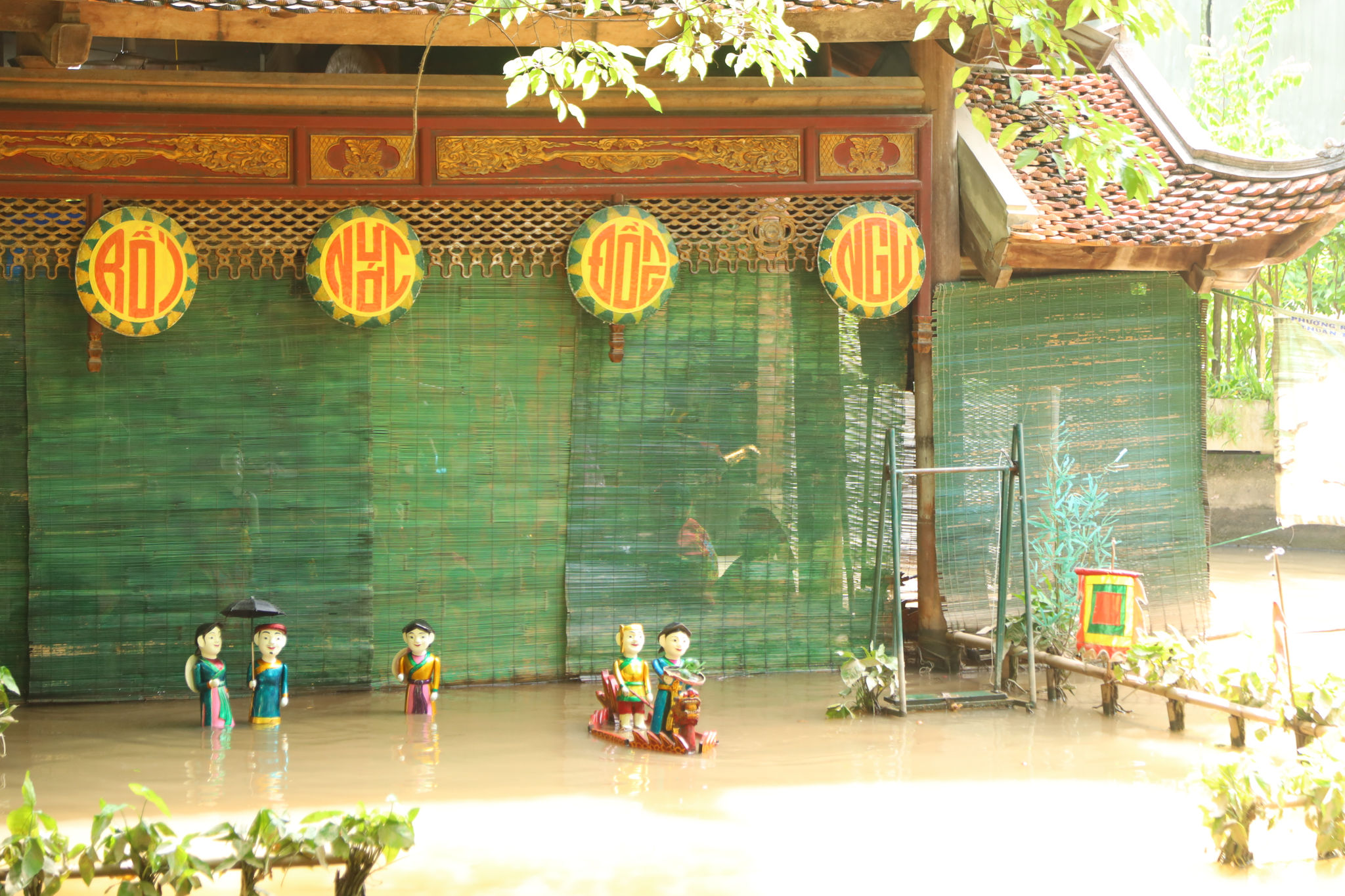 7. Trình diễn múa rối nước