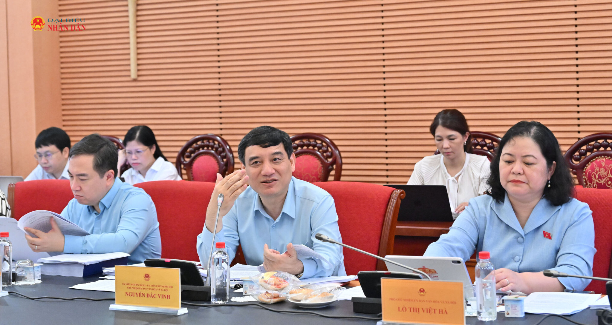 Chủ nhiệm Ủy ban Văn hóa và Xã hội Nguyễn Đắc Vinh phát biểuVQK_9035
