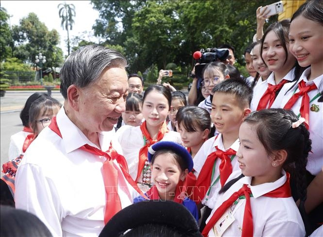 Tổng Bí thư, Chủ tịch nước Tô Lâm gặp mặt đội viên tiêu biểu