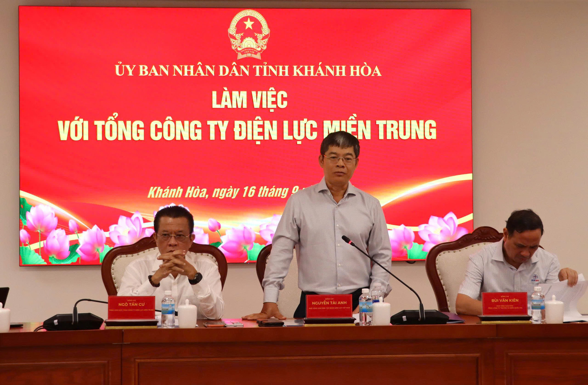 Phó tổng giám đốc EVN Nguyễn Tài Anh phát biểu tại buổi làm việc
