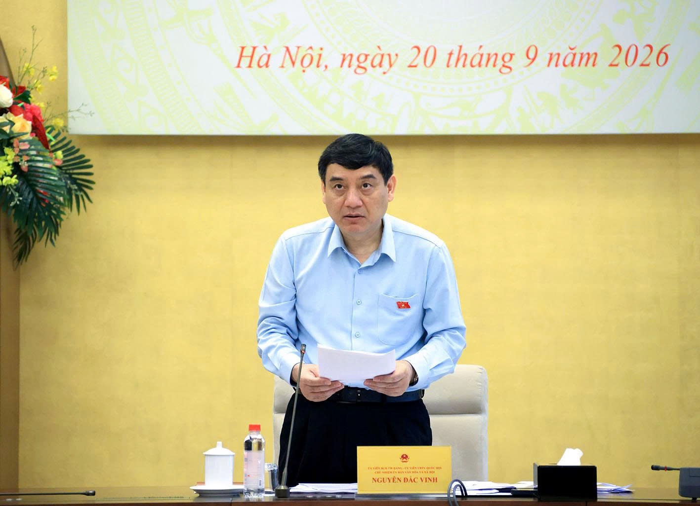 Chủ nhiệm Ủy ban Văn hóa và Xã hội Nguyễn Đắc Vinh phát biểu khai mạc phiên giải trình