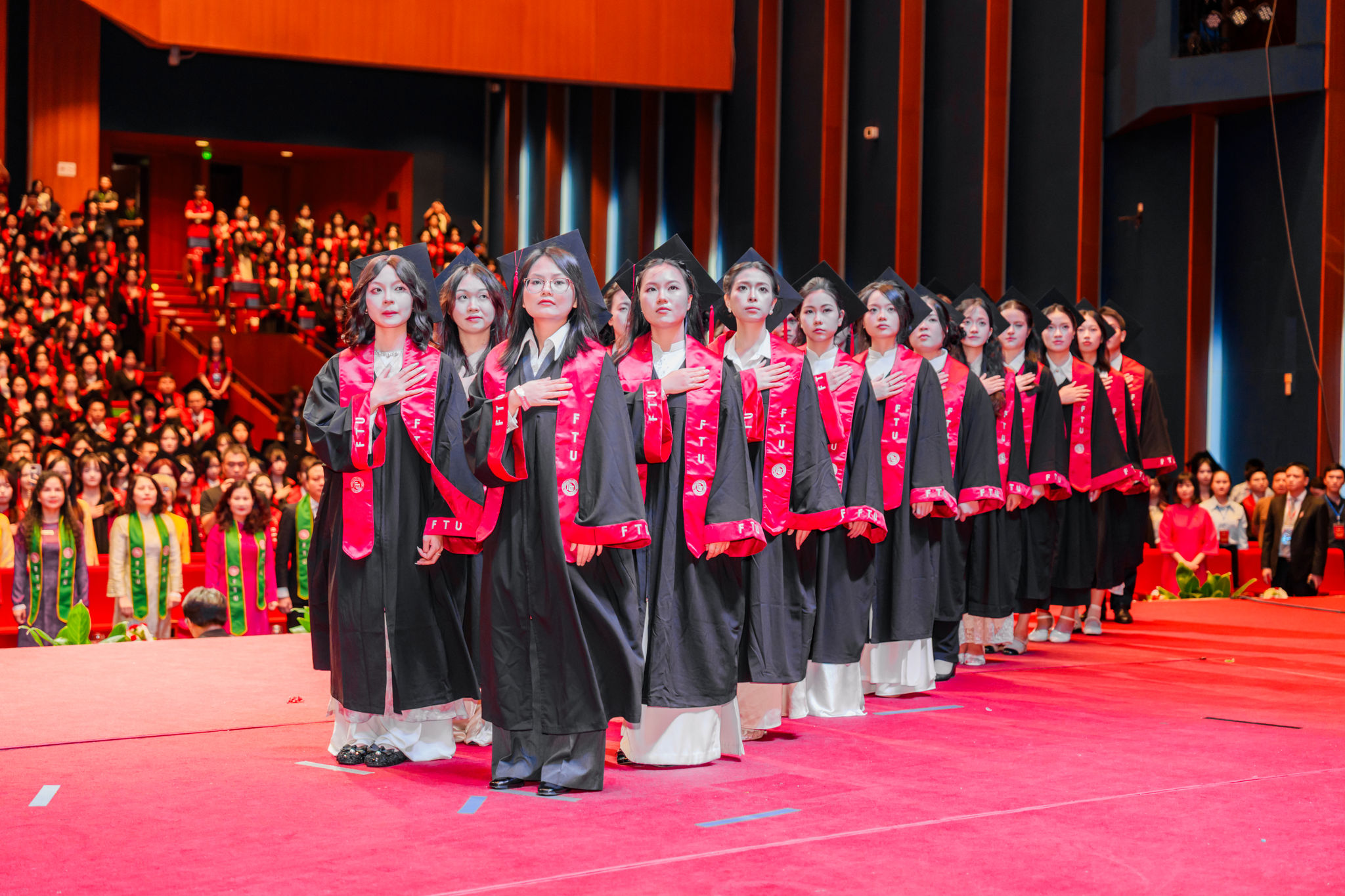 Nghi lễ tuyên thệ của các tân cử nhân