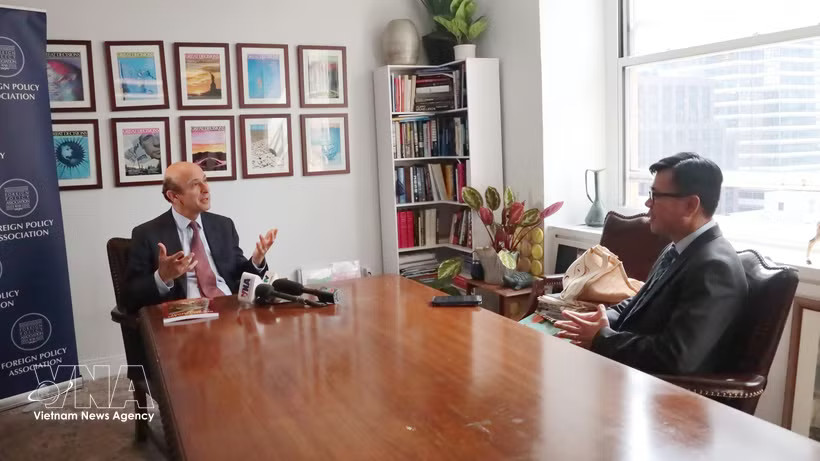 President and CEO of the Foreign Policy Association (FPA) Noel V. Lateef grants an interview to the Vietnam News Agency. (Photo: VNA)