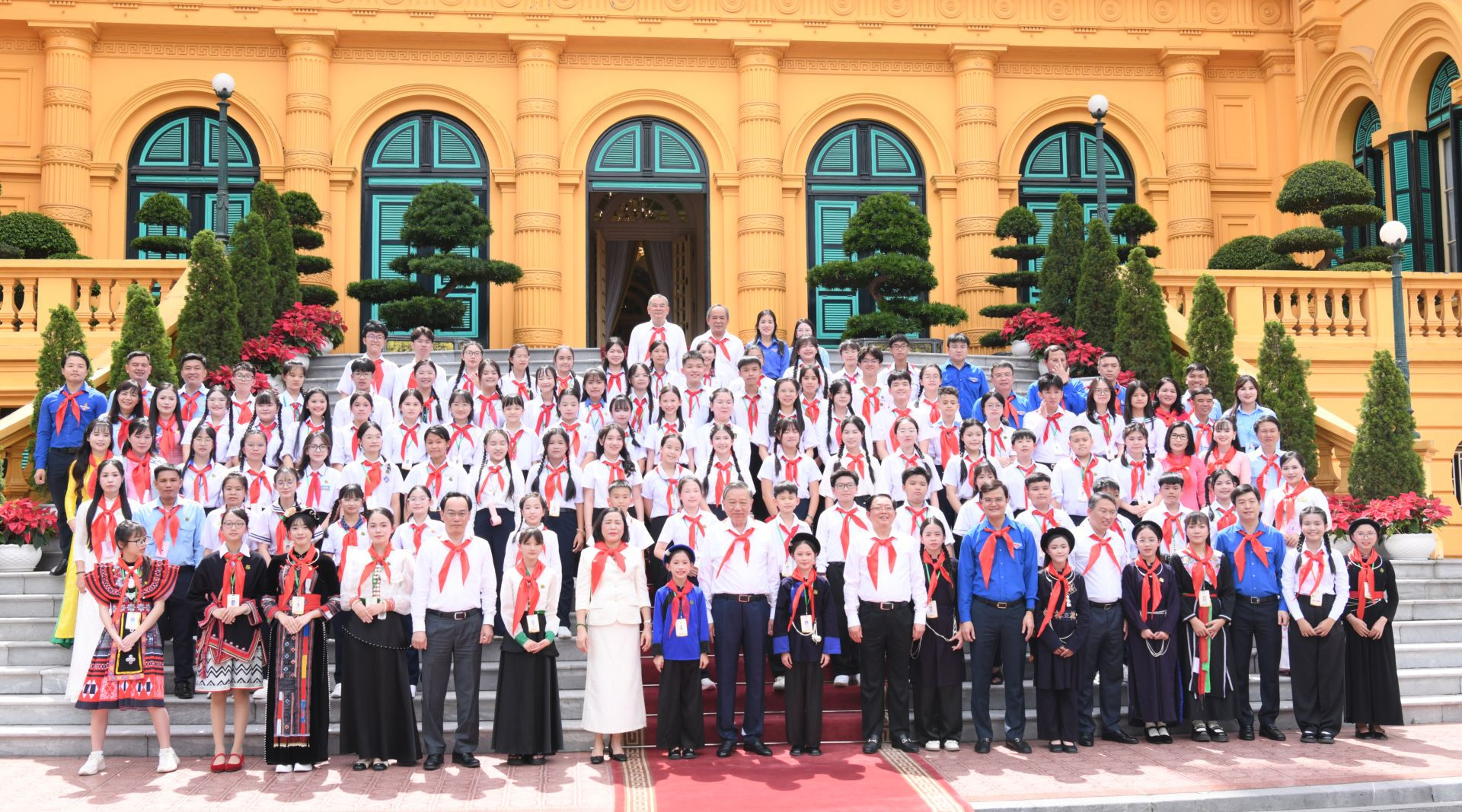 Tổng Bí thư, Chủ tịch nước Tô Lâm gặp mặt đội viên tiêu biểu