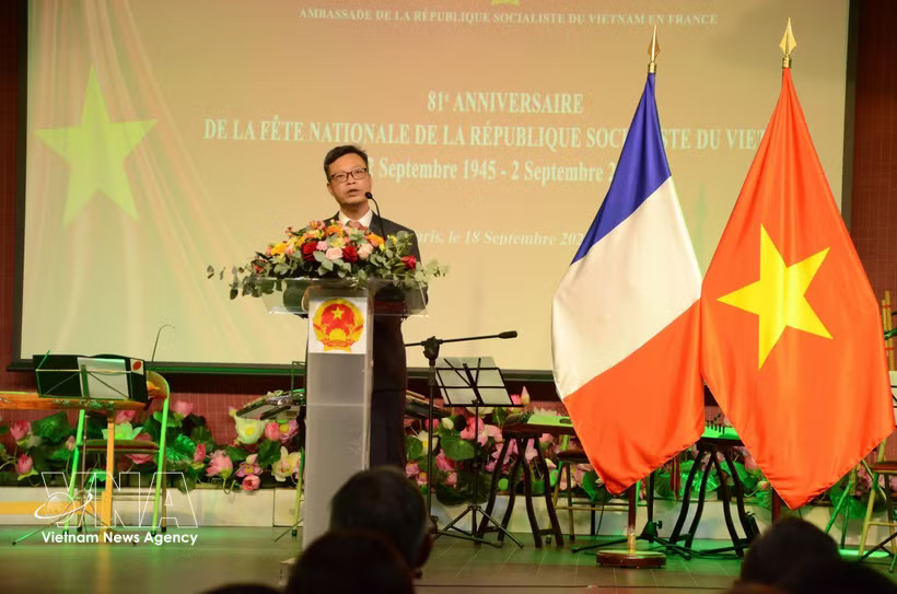 Vietnamese Ambassador to France Trinh Duc Hai addresses the ceremony in Paris on September 18. (Photo: VNA)