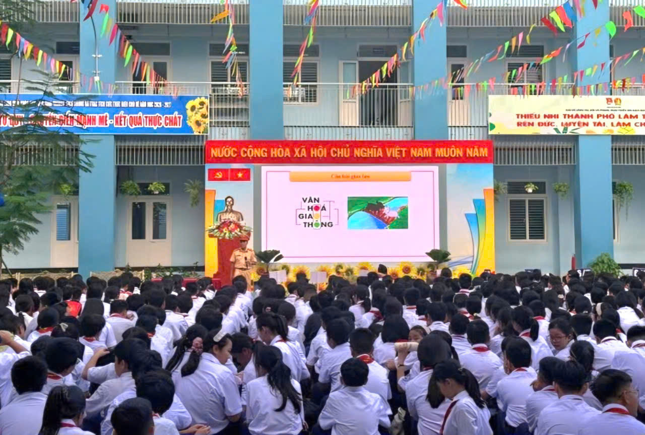 TP. Hồ Chí Minh: Phối hợp xử lý tình trạng học sinh, sinh viên vi phạm giao thông