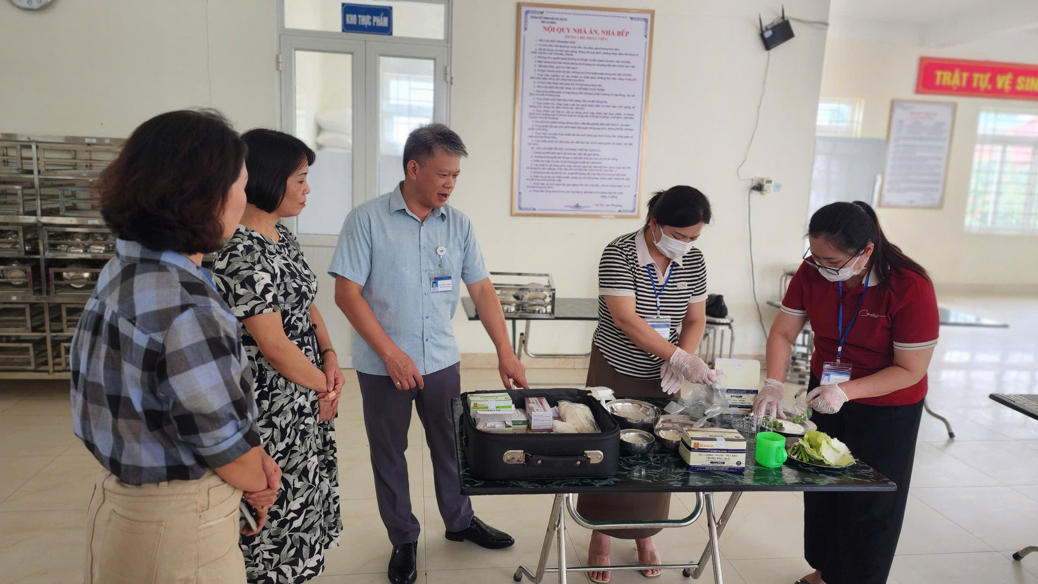 Chi cục An toàn vệ sinh thực phẩm kiểm tra an toàn thực phẩm tại Trường Phổ thông Dân tộc nội trú tỉnh