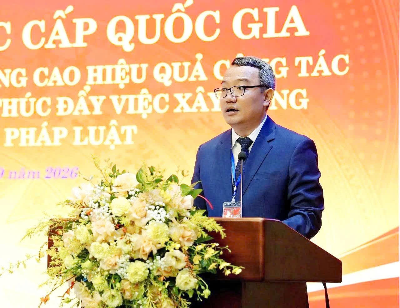 Cục trưởng Cục Kiểm tra văn bản và Tổ chức thi hành pháp luật (Bộ Tư pháp) Hồ Quang Huy tuyên bố lý do và giới thiệu đại biểu