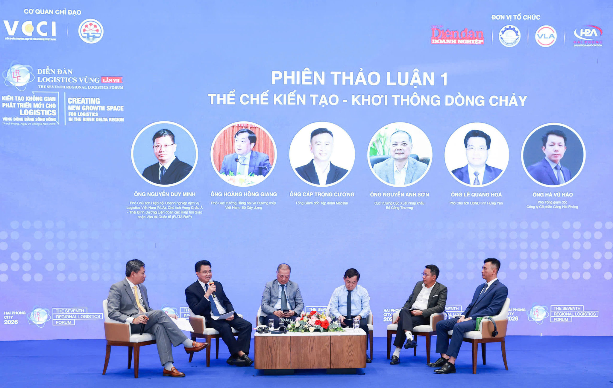 Các diễn giả tại phiên thảo luận