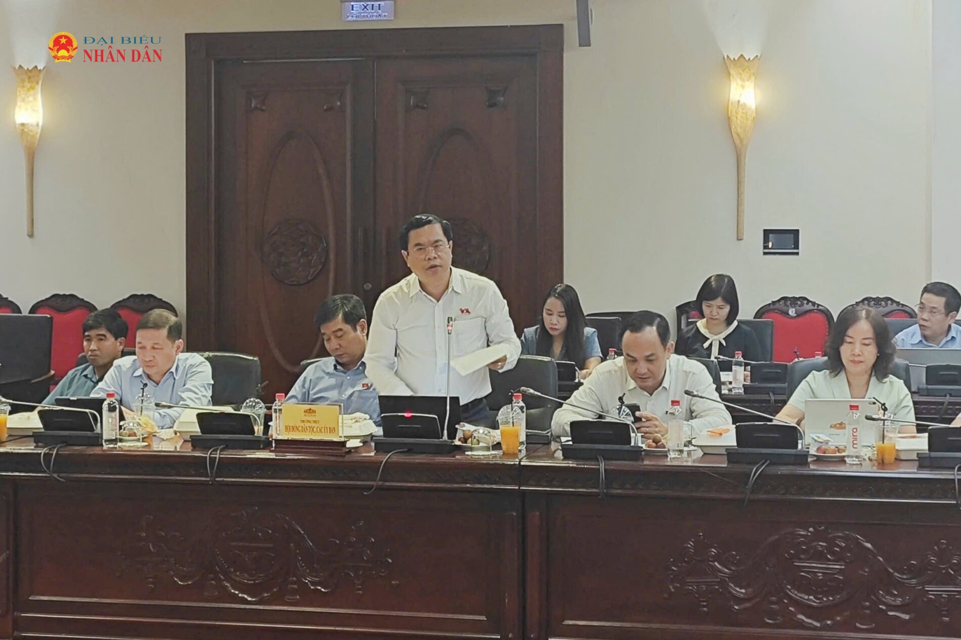 Đại biểu Quốc hội hoạt động chuyên trách tại Ủy ban Khoa học, Công nghệ và Môi trường Vương Quốc Thắng phát biểu tại phiên họp