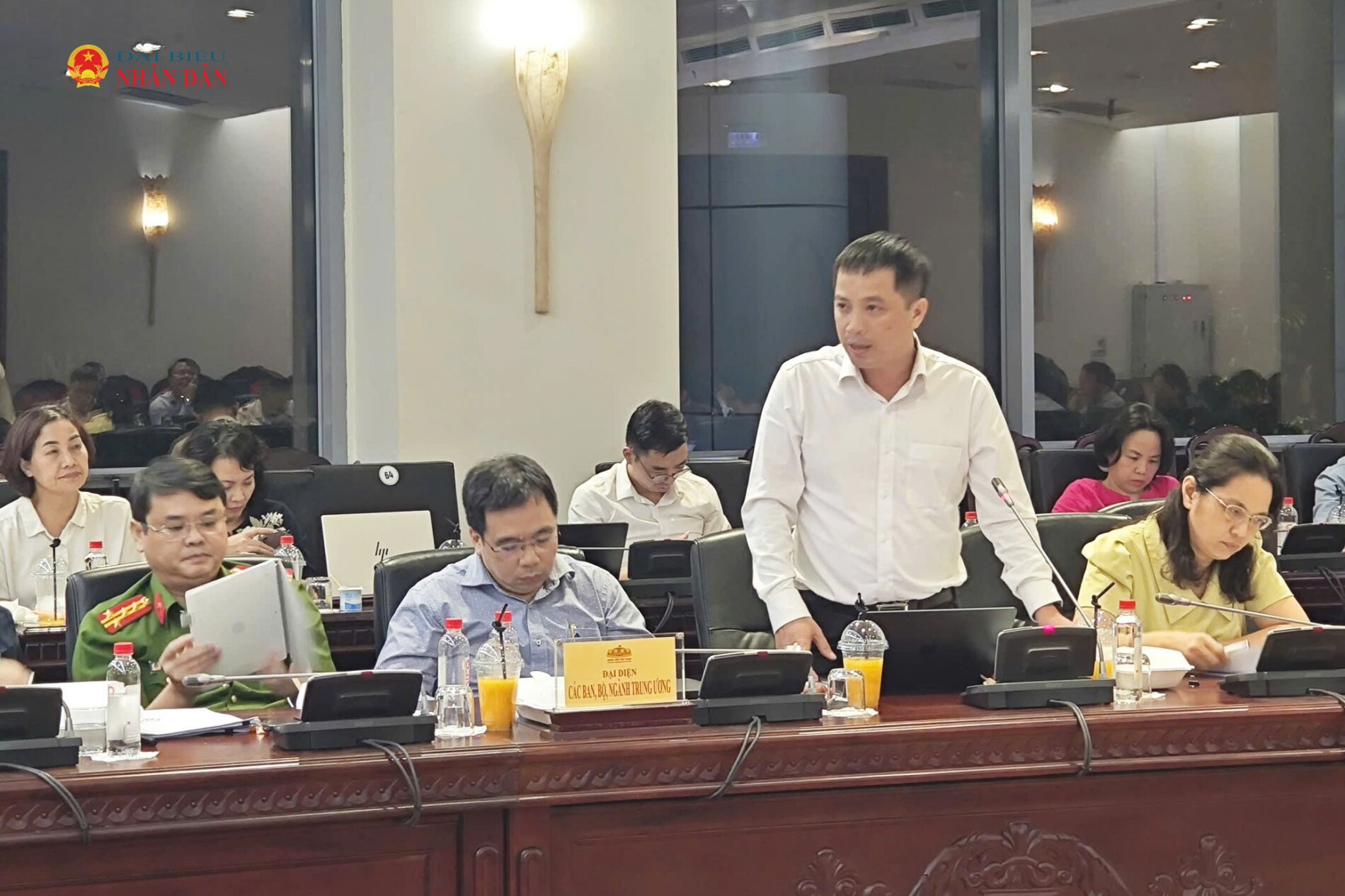 Phó Tổng thư ký, Trưởng Ban Pháp chế Liên đoàn Thương mại và Công nghiệp Việt Nam Đậu Anh Tuấn phát biểu tại phiên họp