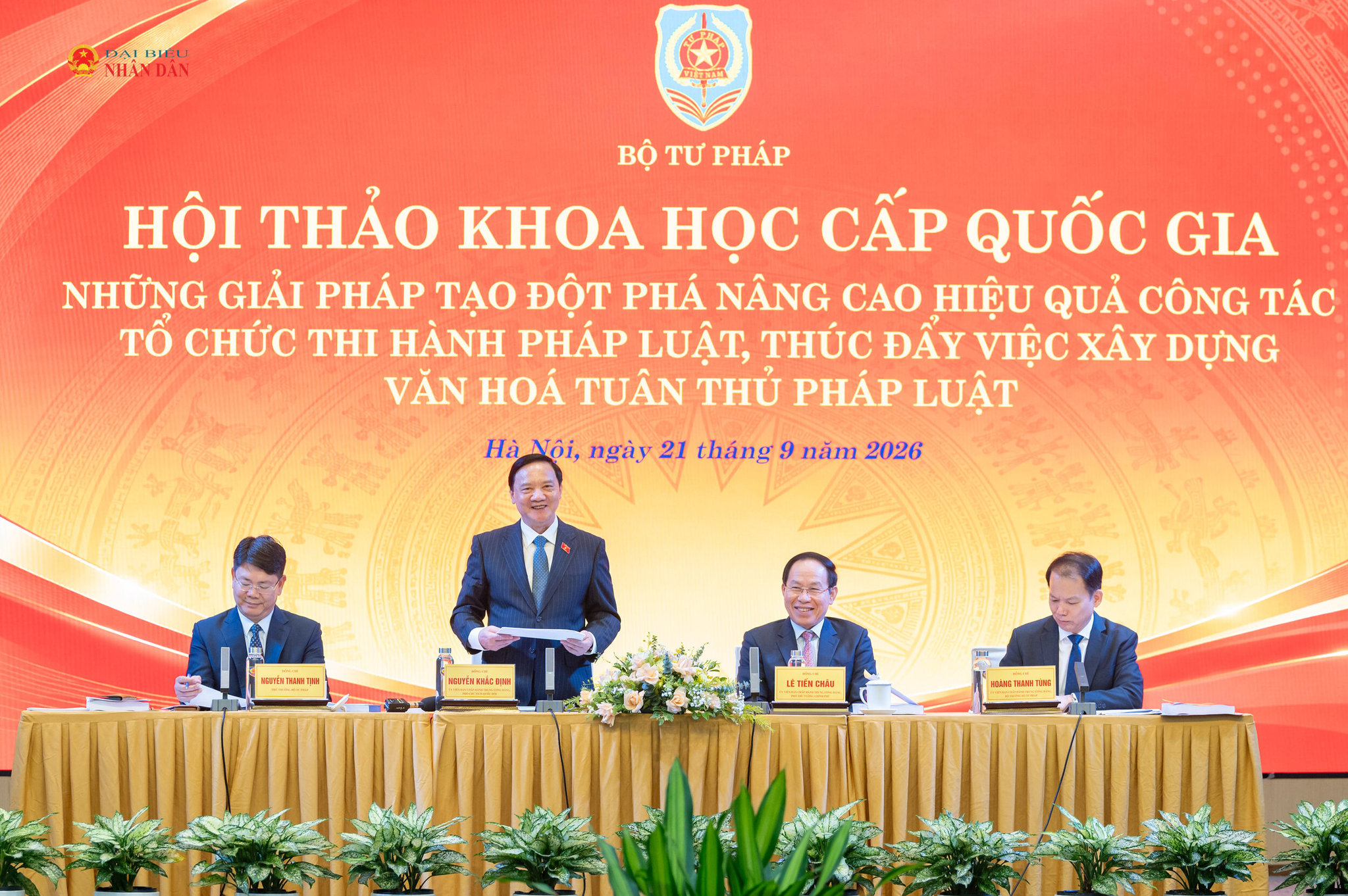 Phó Chủ tịch Quốc hội Nguyễn Khắc Định phát biểu tại hội thảo
