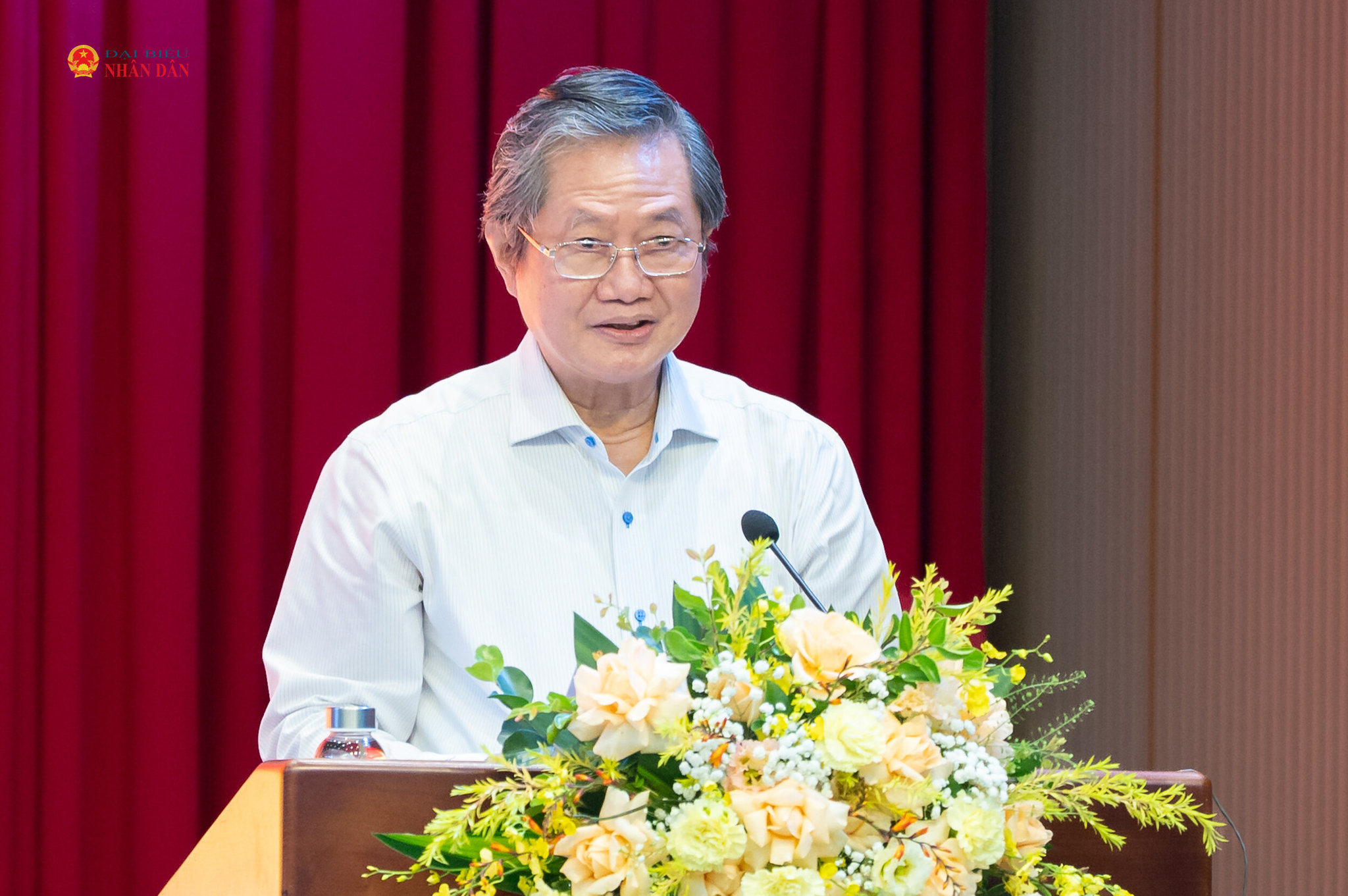 GS.TS. Lê Minh Tâm, Nguyên Tổng thư ký kiêm Phó Chủ tịch Hội Luật gia Việt Nam, Giảng viên cao cấp Trường Đại học Luật Hà Nội trình bày tham luận