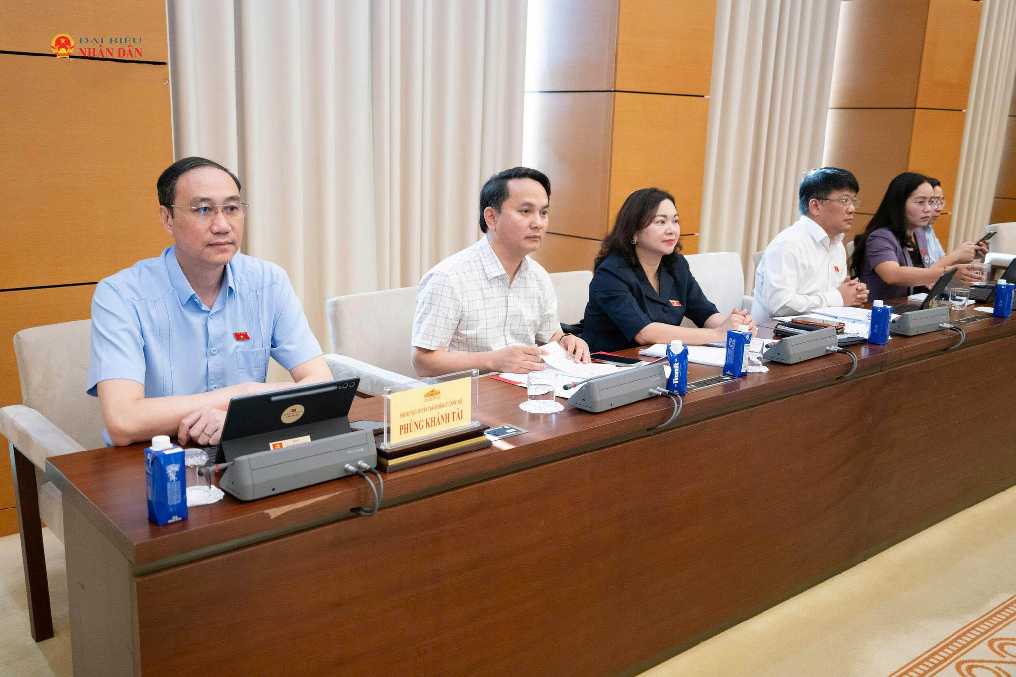 Các đại biểu dự phiên họp