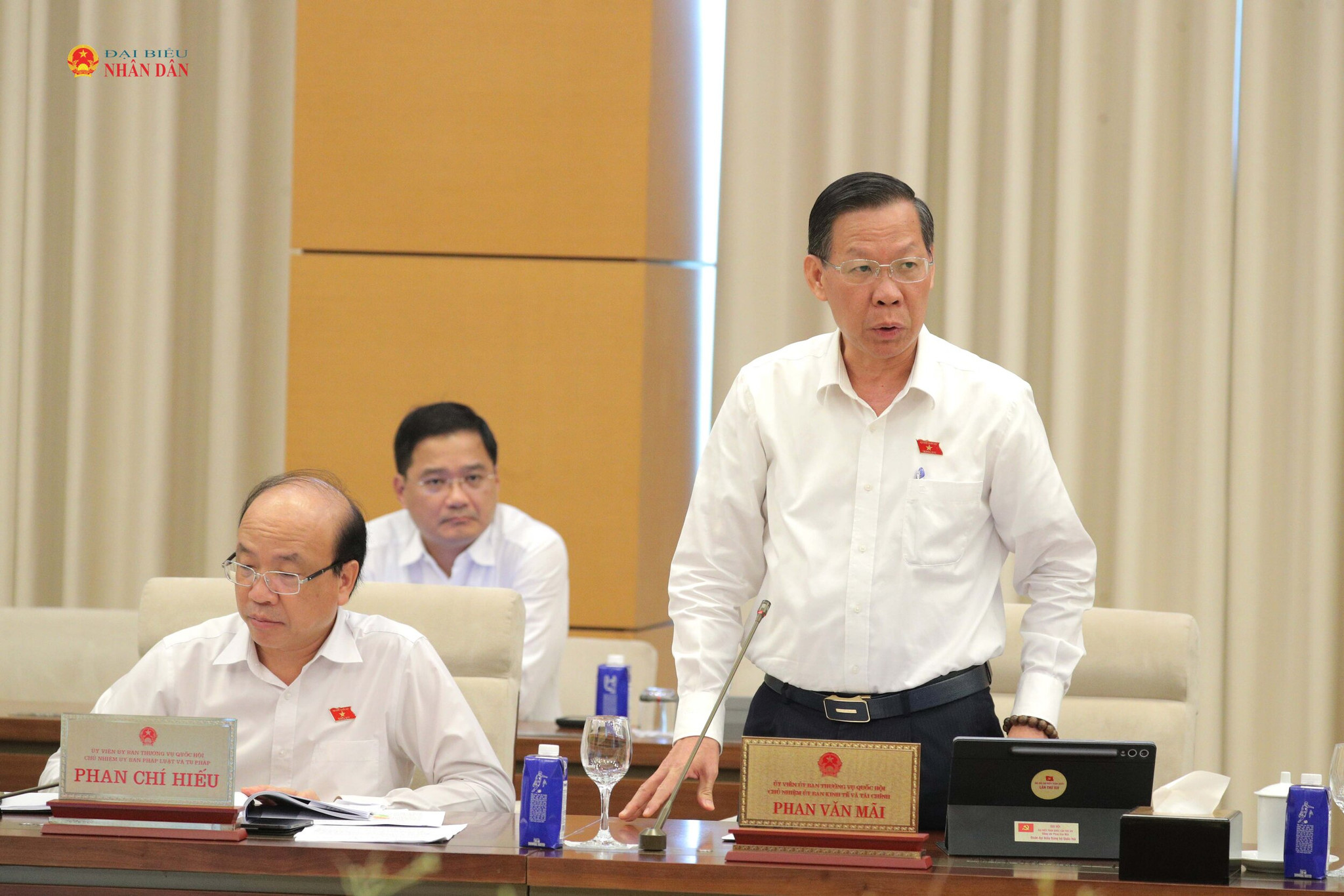 Chủ nhiệm Ủy ban Kinh tế và Tài chính Phan Văn Mãi phát biểu