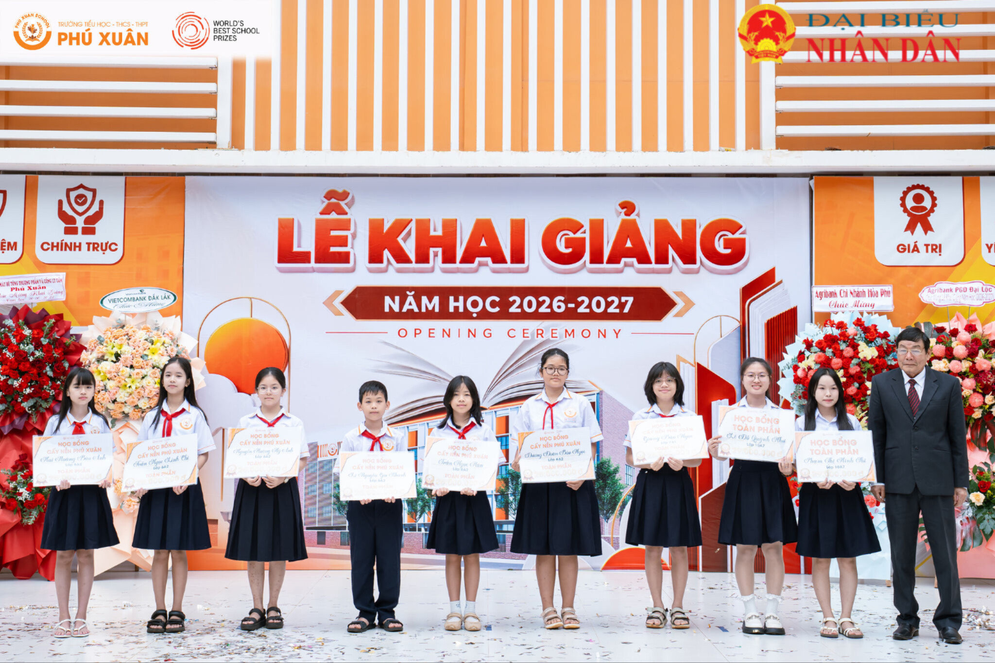 Những suất học bổng không chỉ mang giá trị vật chất mà còn là sự động viên, khích lệ để các em tiếp tục giữ vững tinh thần học tập