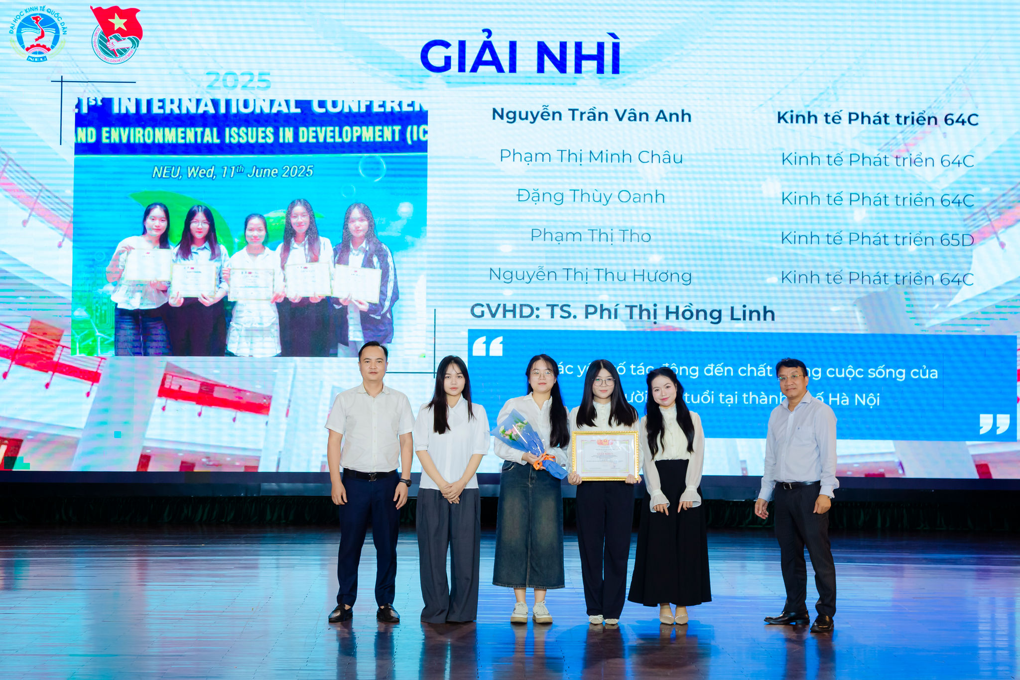 Nhóm của Vân Anh đạt Giải Nhì Cuộc thi Sinh viên Nghiên cứu khoa học Đại học Kinh tế Quốc dân năm 2025