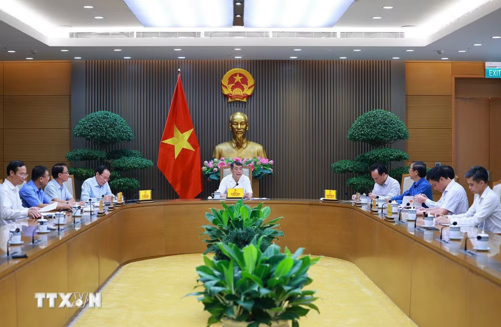 Thủ tướng Lê Minh Hưng chủ trì cuộc họp với lãnh đạo Bộ Giáo dục và Đào tạo và các bộ, ngành về phát triển giáo dục và đào tạo. (Ảnh: Dương Giang/TTXVN) Thủ tướng Lê Minh Hưng chủ trì cuộc họp với lãnh đạo Bộ Giáo dục và Đào tạo và các bộ, ngành về phát triển giáo dục và đào tạo