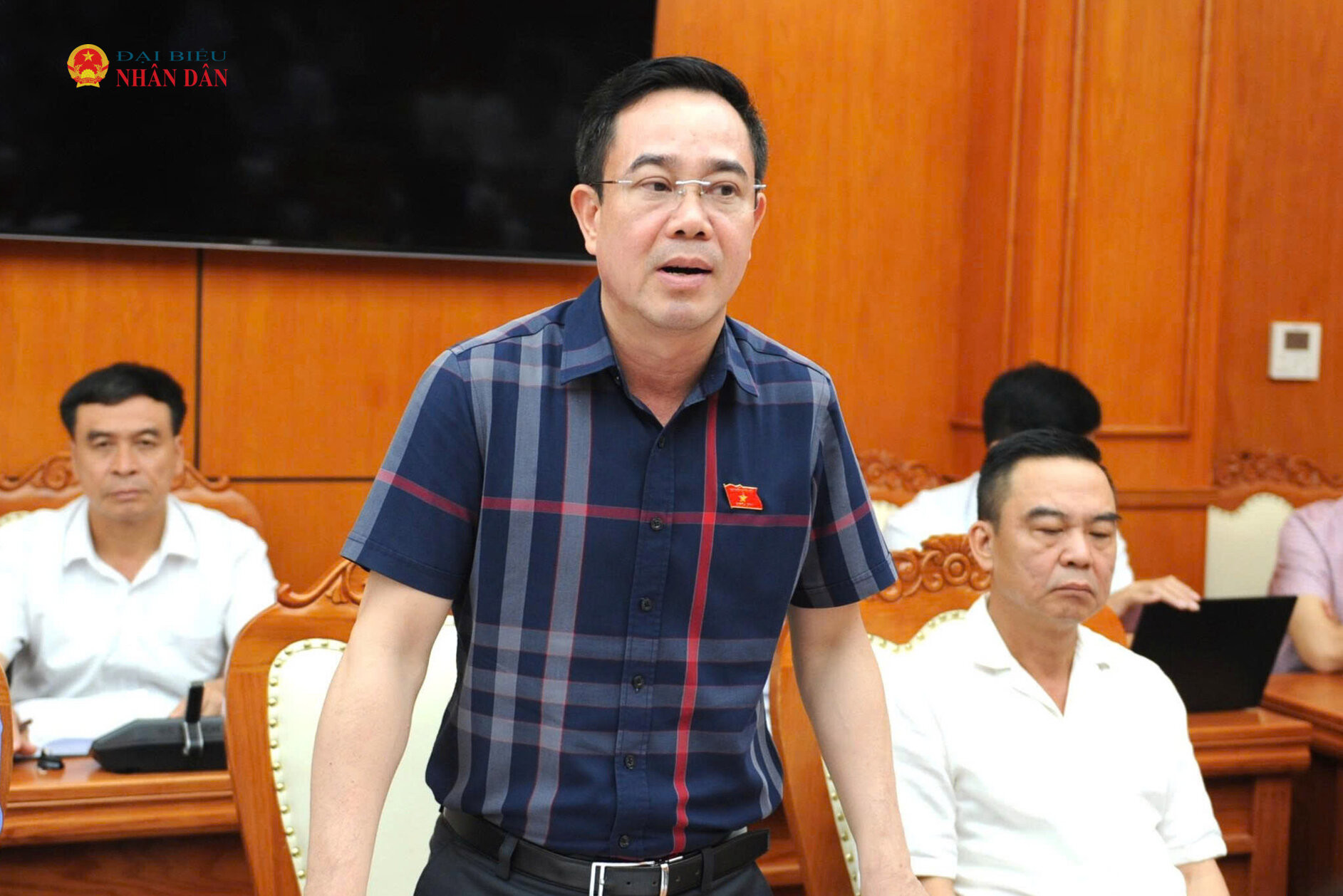 Phó trưởng Đoàn chuyên trách Đoàn ĐBQH tỉnh Hưng Yên Nguyễn Văn Huy phát biểu tại buổi làm việc