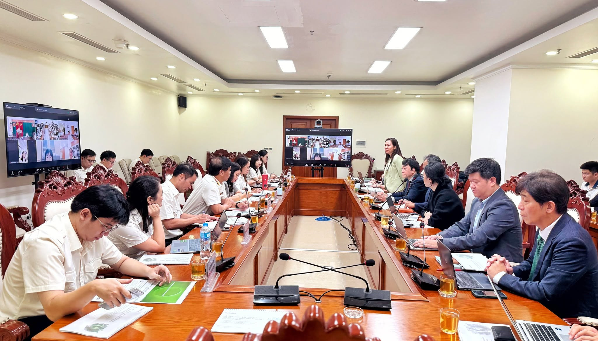 Toàn cảnh buổi trao đổi