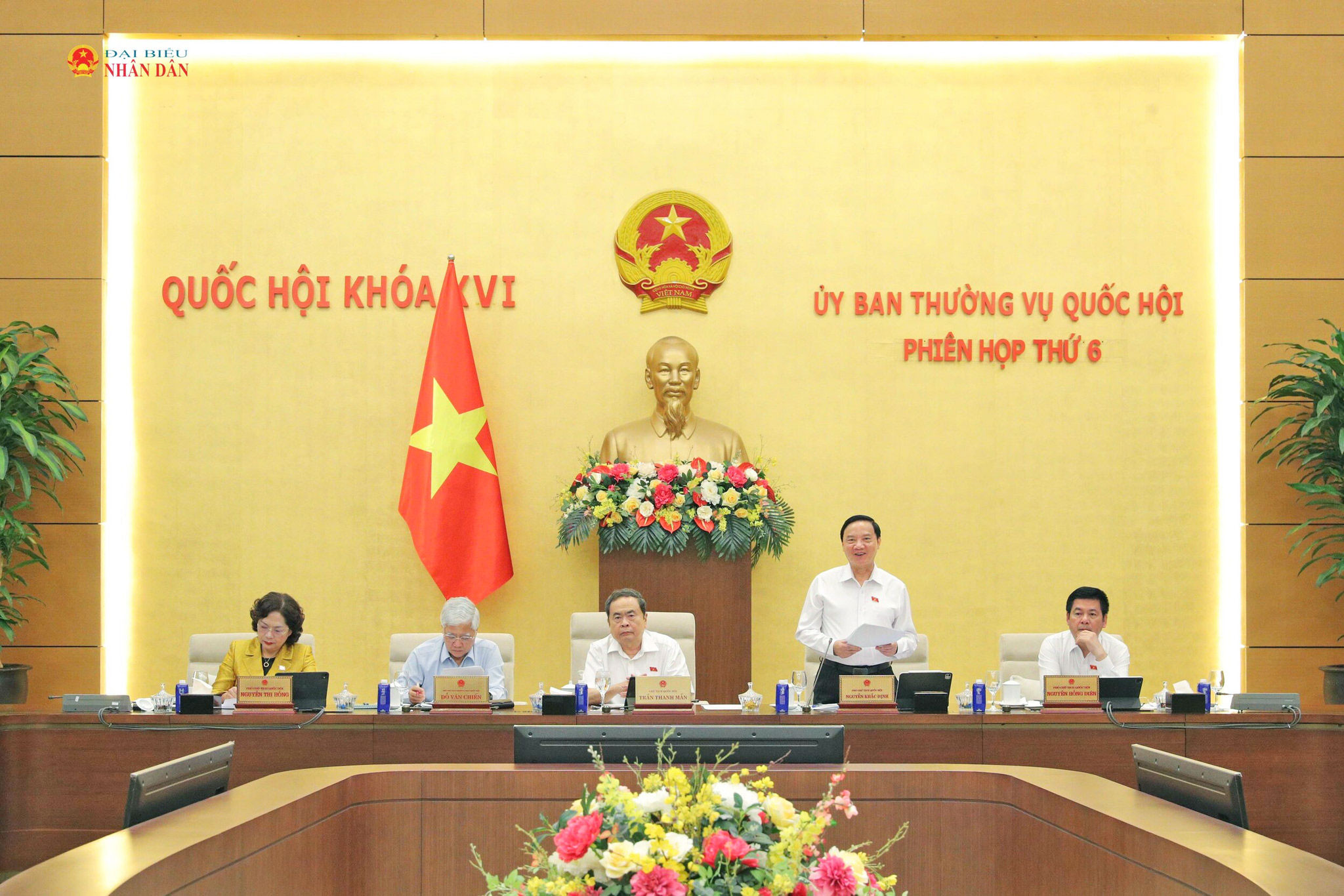 Phó Chủ tịch Quốc hội Nguyễn Khắc Định điều hành phiên họp