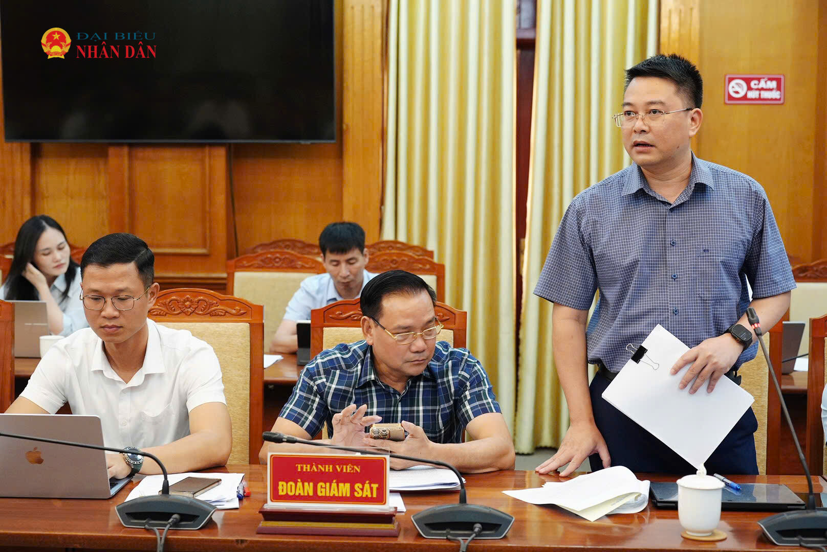 Chánh Văn phòng Đoàn ĐBQH và HĐND thành phố Ngụy Văn Tuyên phát biểu tại cuộc làm việc