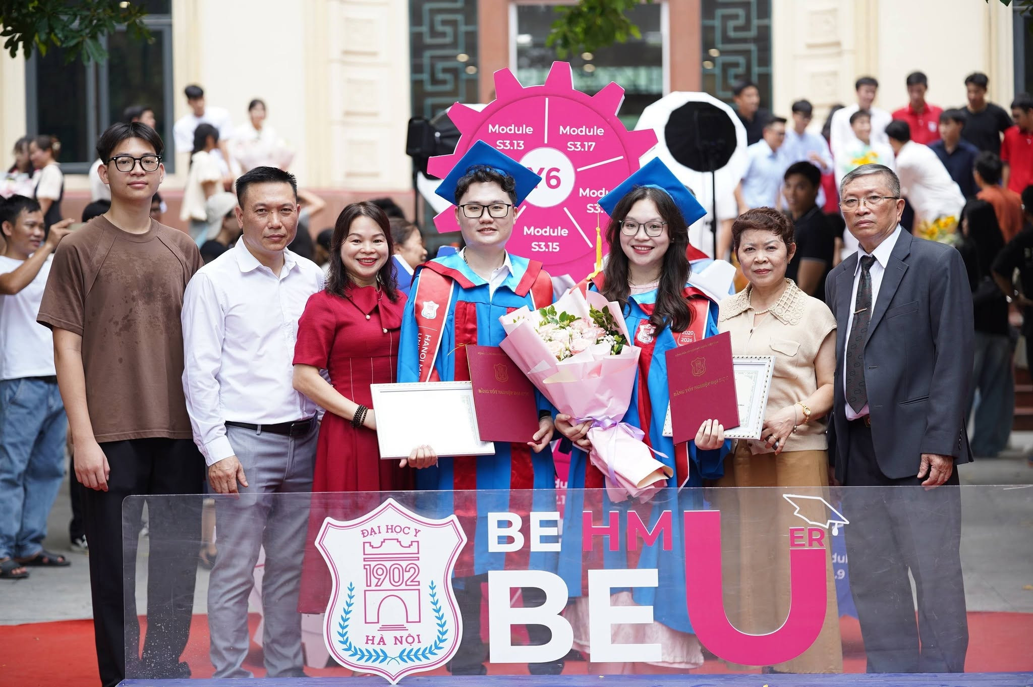 Thành và Thảo đều xuất sắc nằm trong bảng vàng kỳ thi bác sĩ nội trú, Trường Đại học Y Hà Nội, sau những năm tháng cùng nhau ôn thi và chia sẻ mục tiêu học tập