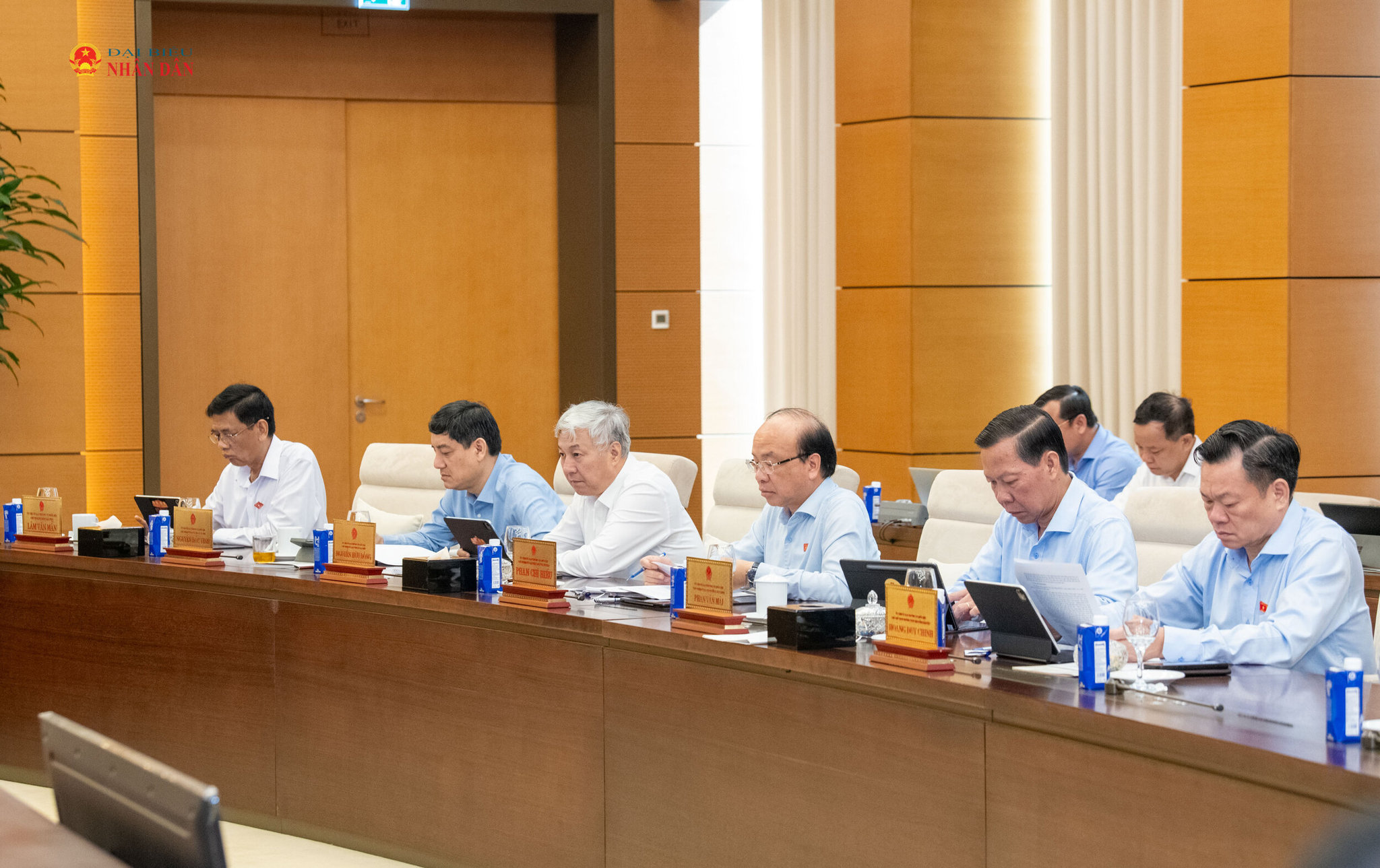 Các đại biểu tham dự phiên họp