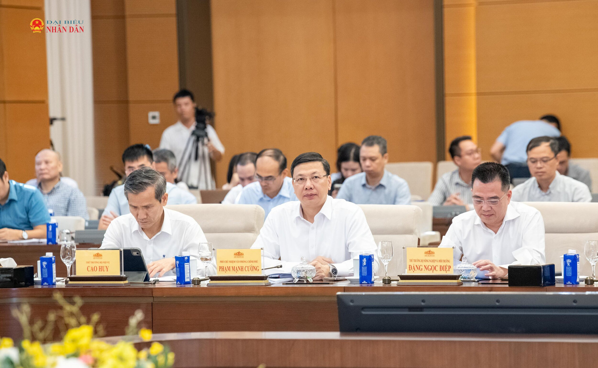 Các đại biểu tham dự phiên họp