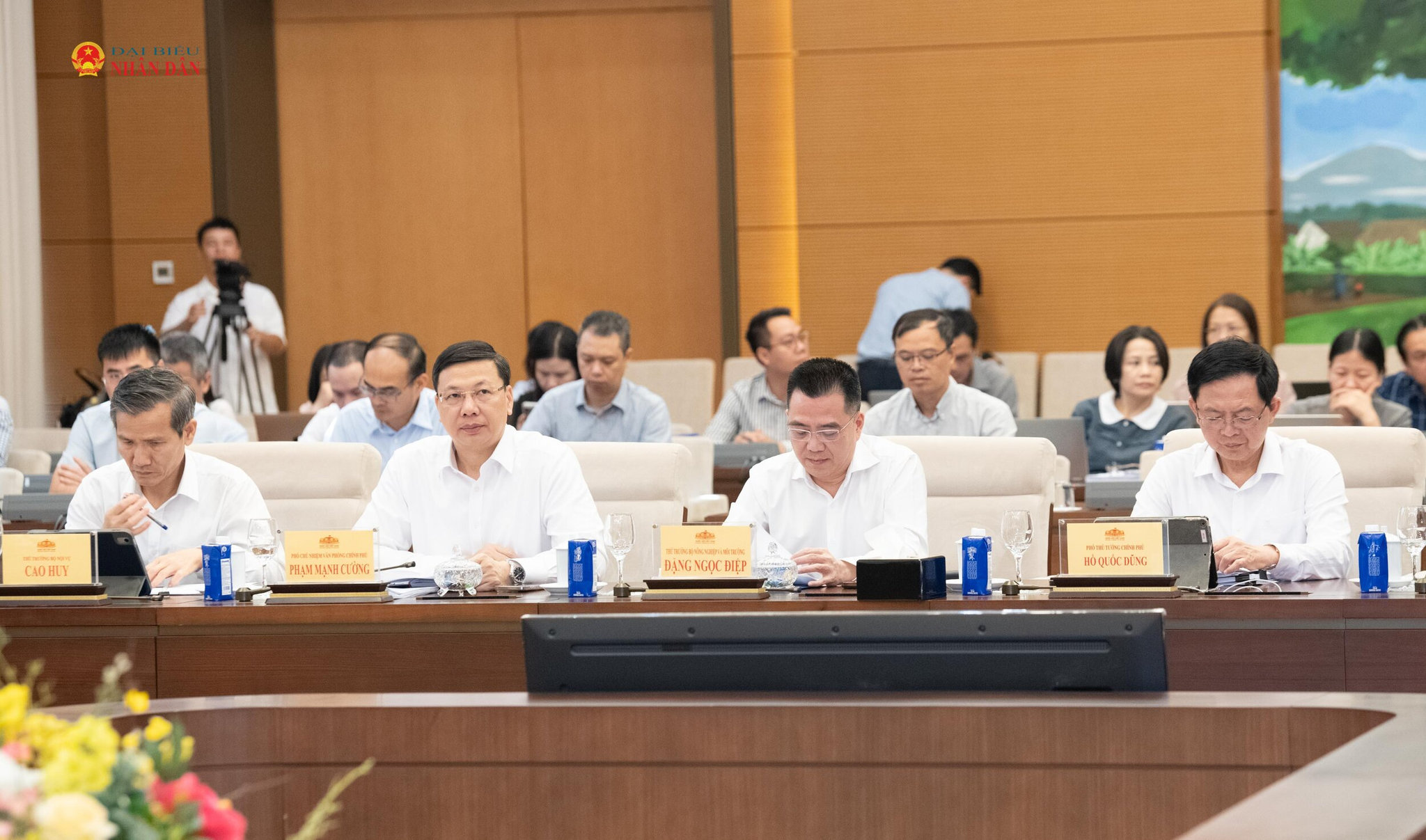 Các đại biểu tham dự phiên họp