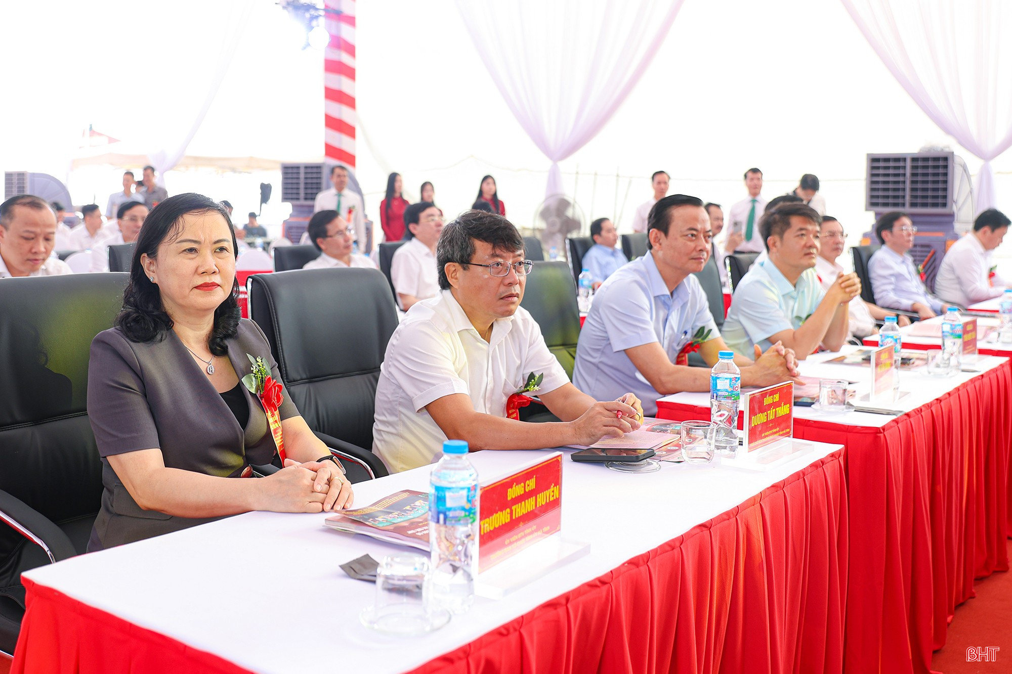 Các đồng chí Ủy viên Ban Thường vụ Tỉnh ủy; lãnh đạo các sở, ban, ngành cùng tham dự.