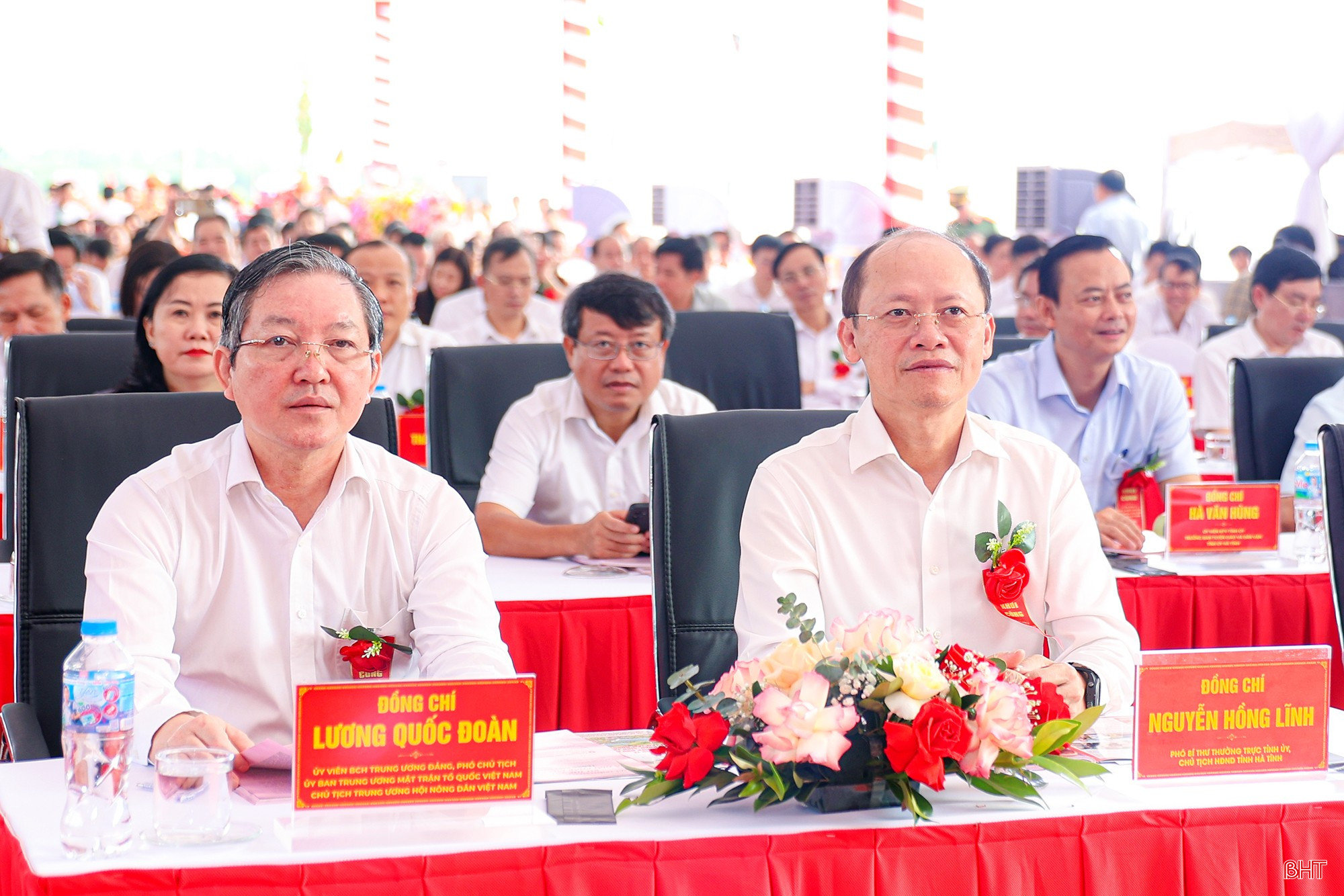 Chủ tịch Hội Nông dân Việt Nam Lương Quốc Đoàn và Phó Bí thư Thường trực Tỉnh ủy, Chủ tịch HĐND tỉnh Hà Tĩnh Nguyễn Hồng Lĩnh dự lễ khởi công