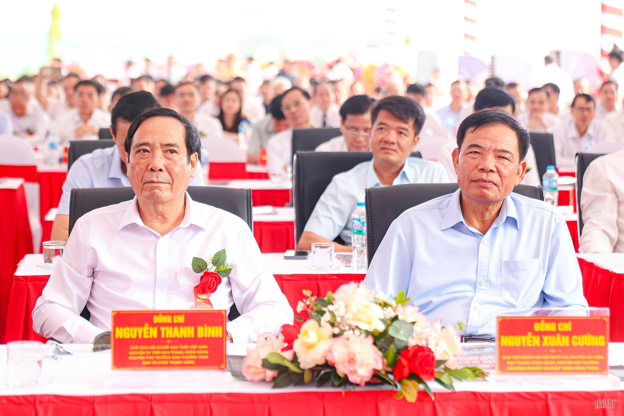 Chủ tịch Hội Người cao tuổi Việt Nam Nguyễn Thanh Bình và Chủ tịch danh dự Hội Nông nghiệp tuần hoàn Việt Nam Nguyễn Xuân Cường dự lễ khởi công