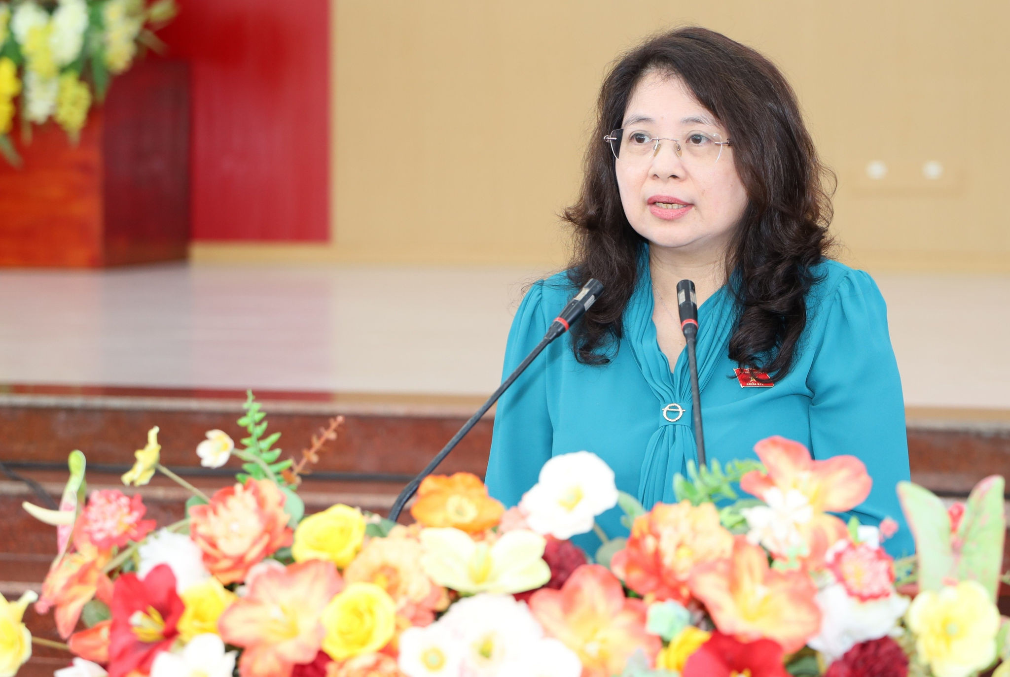 Phó Chủ nhiệm Ủy ban Pháp luật và Tư pháp của Quốc hội phát biểu tại hội nghị