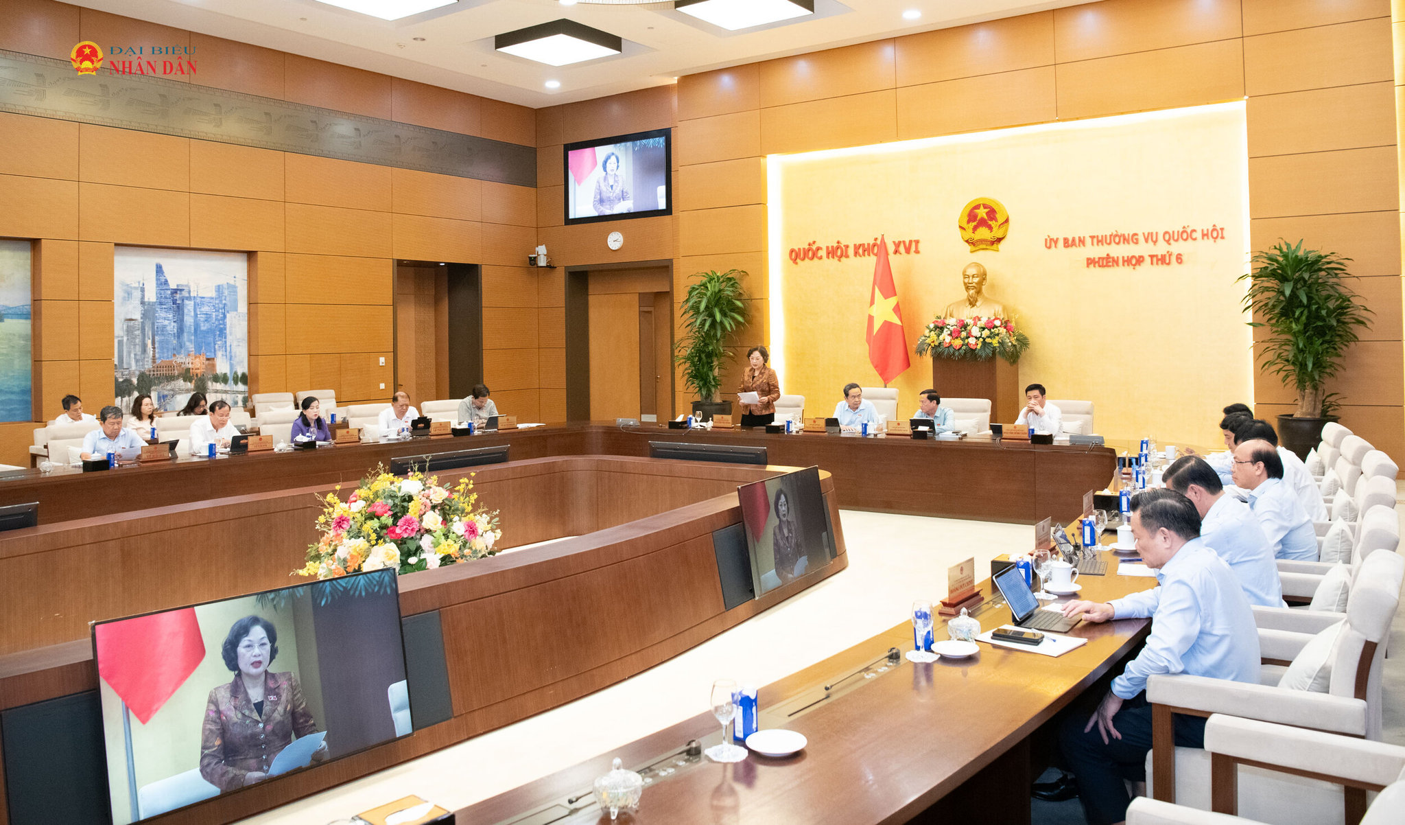 Quang cảnh phiên họp