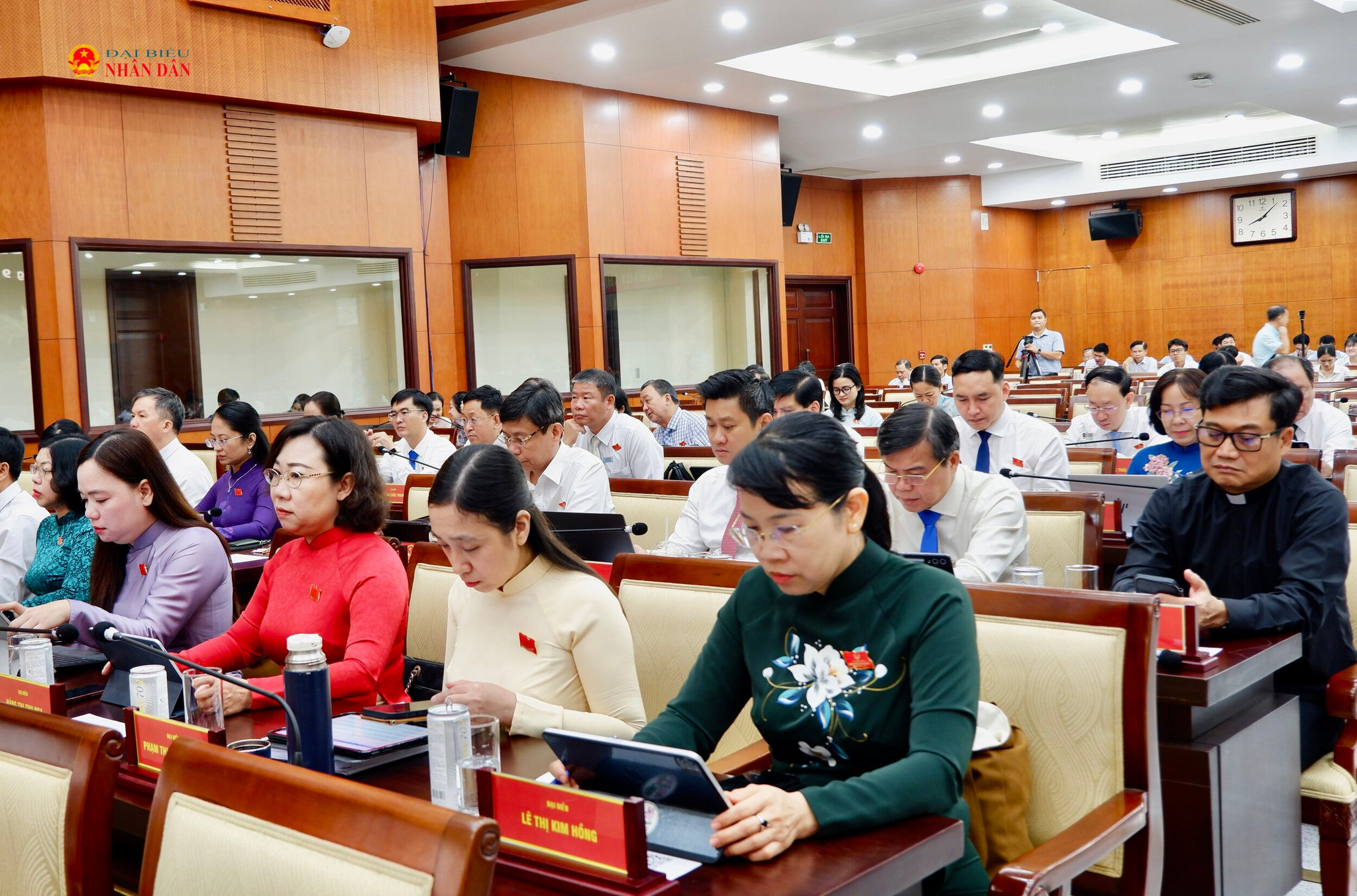 Các đại biểu tại kỳ họp